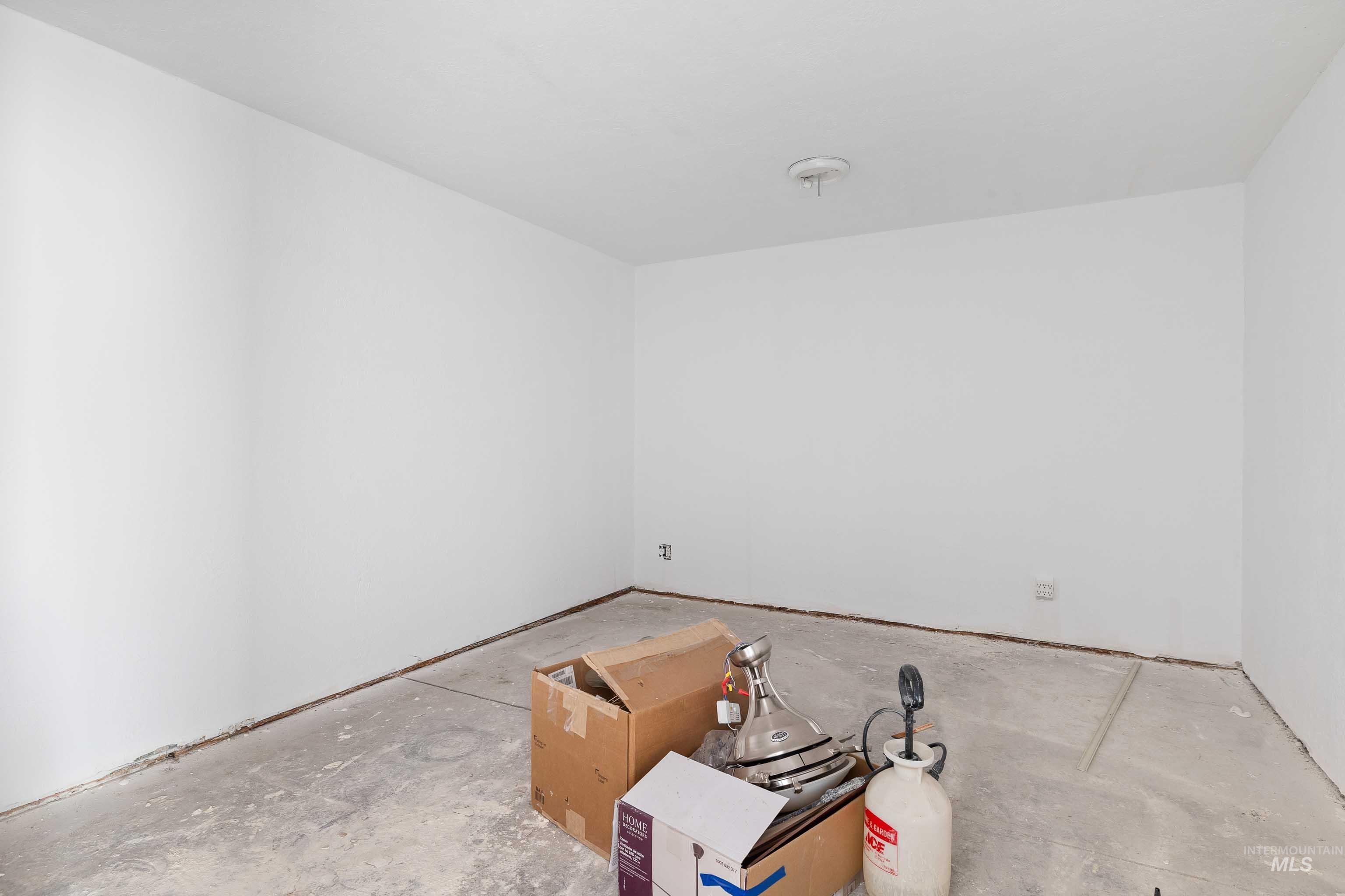 105 E Idaho St Property Photo 11