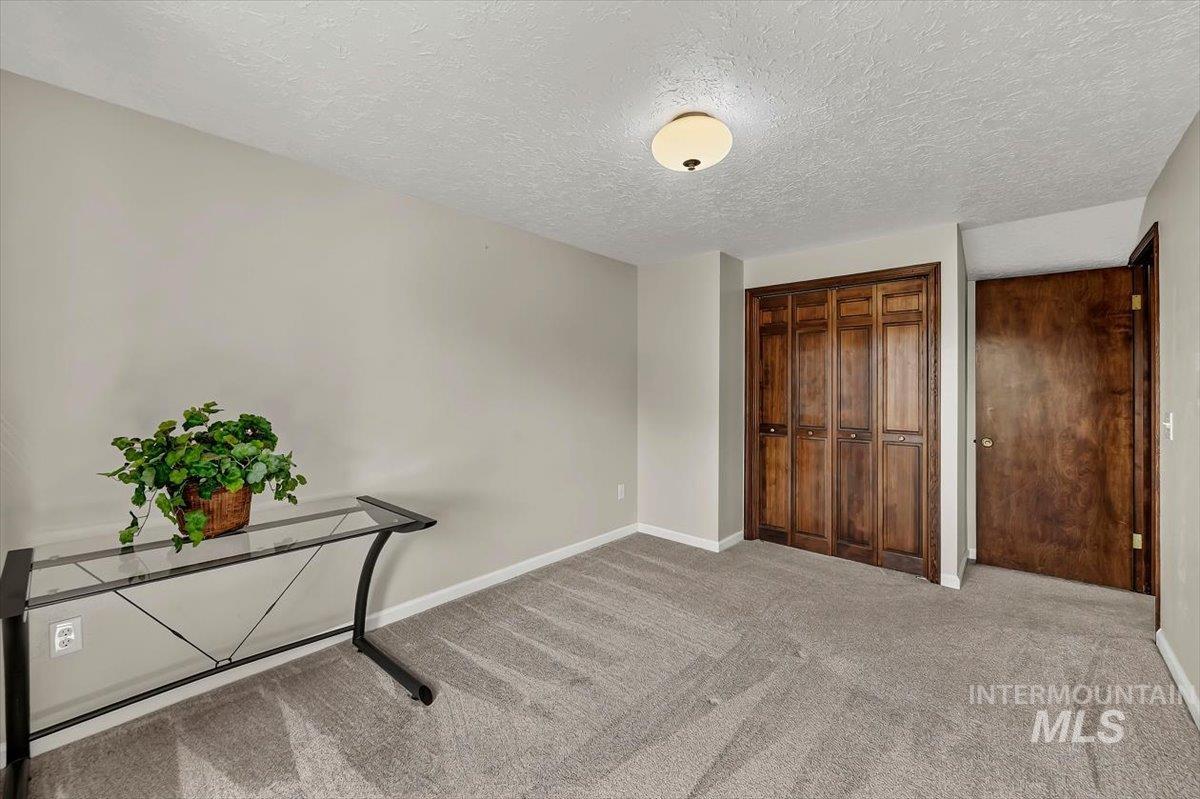 385 W Charlwood Ct Property Photo 19