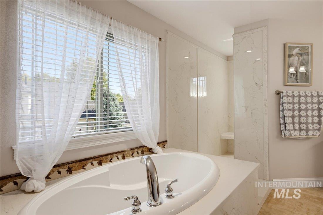 4393 N Palatine Ave. Property Photo 25