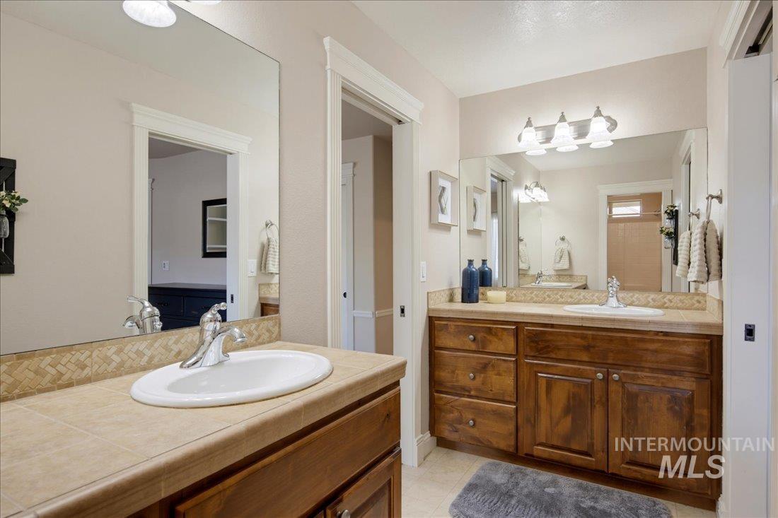 4393 N Palatine Ave. Property Photo 33