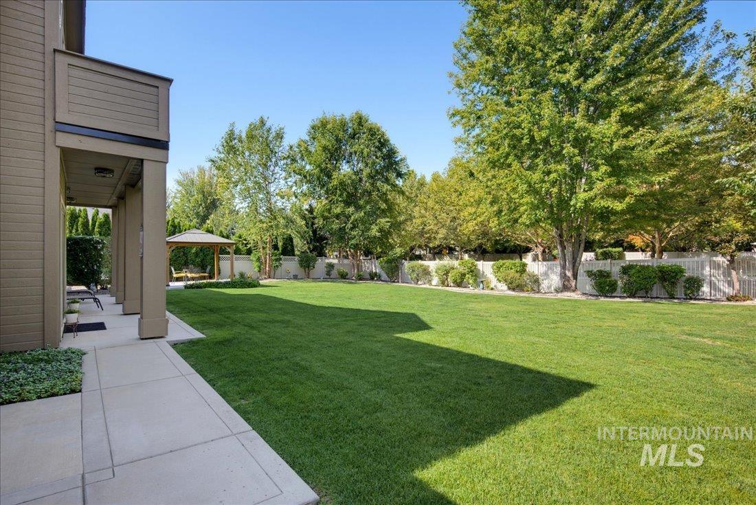 4393 N Palatine Ave. Property Photo 34