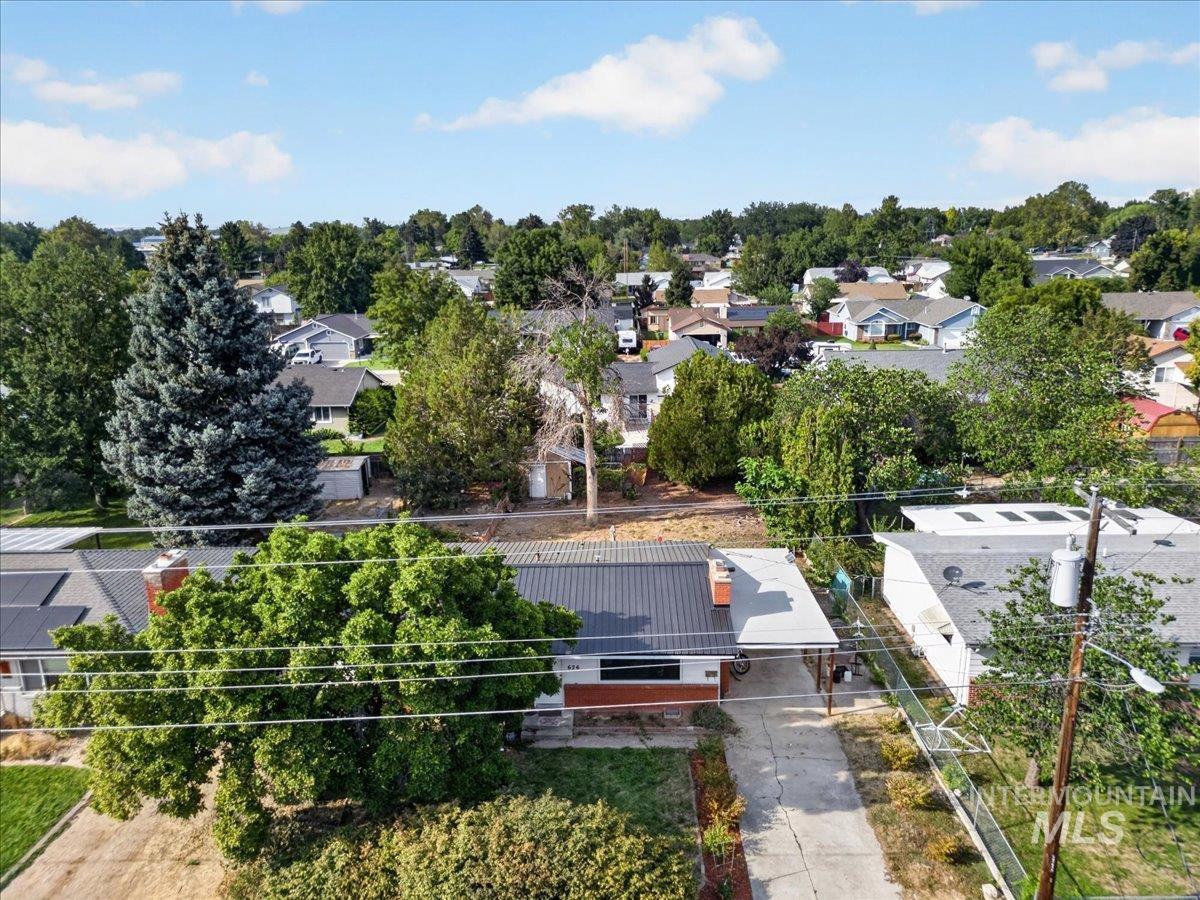 626 W Pine Ave Property Photo 4