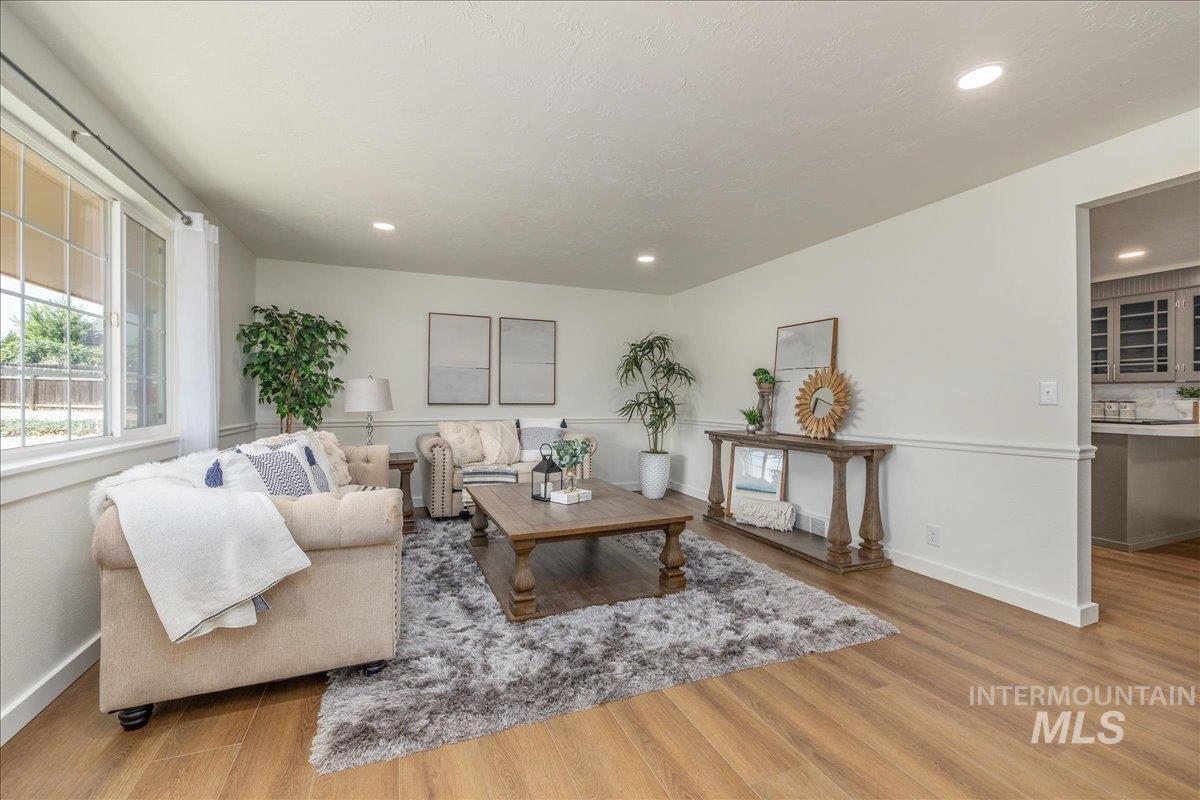 406 Lindenwood Dr Property Photo 6