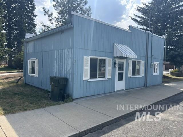 506 4th Ave Property Photo 1