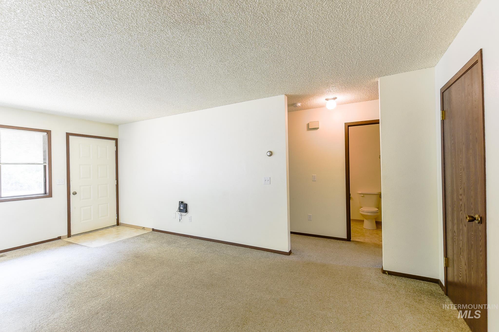 107 E 6th Property Photo 15