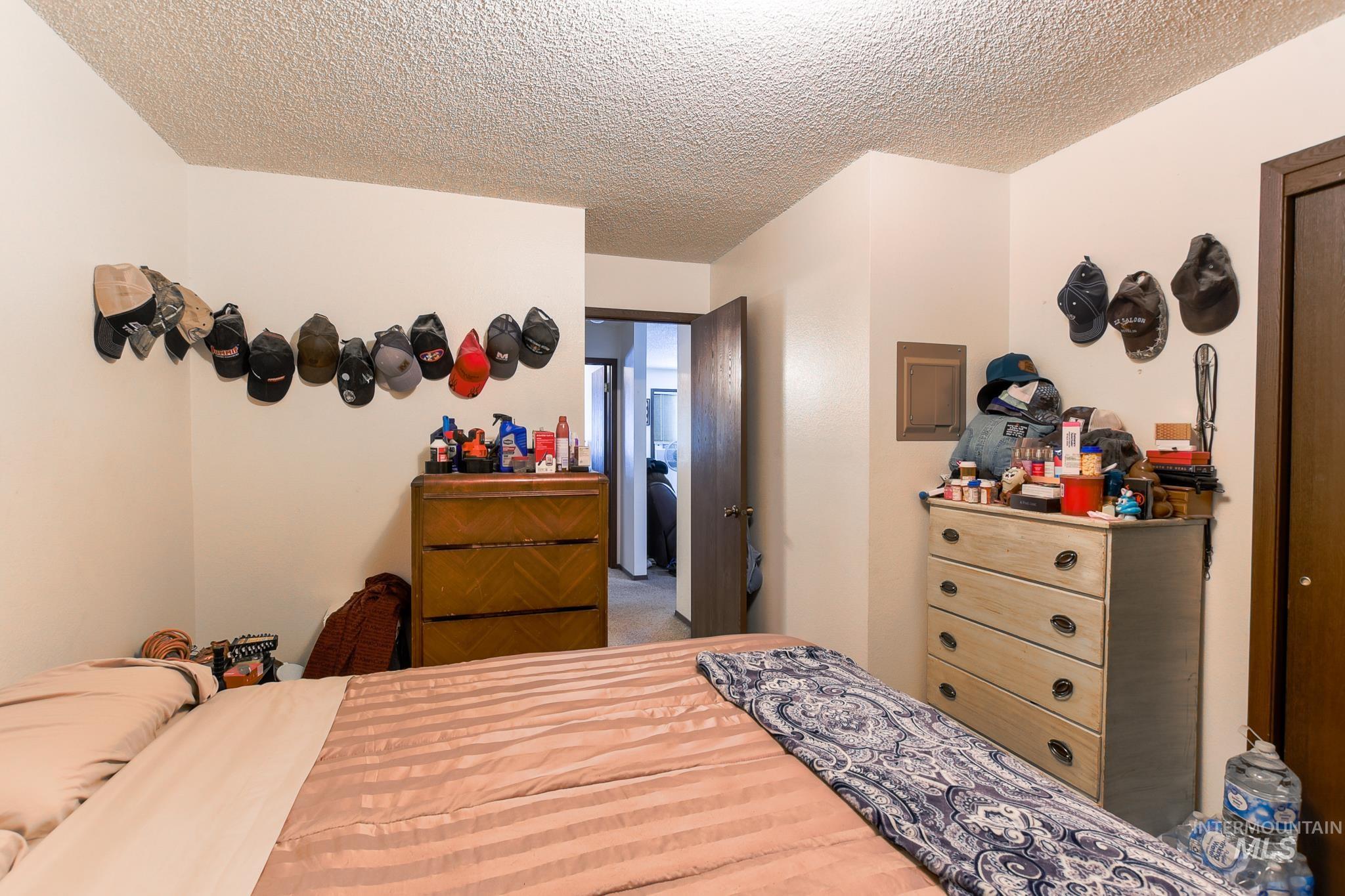 107 E 6th Property Photo 45