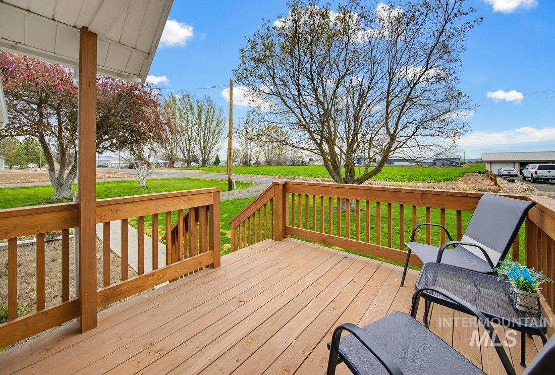 1112 Indianhead Rd Property Photo 4