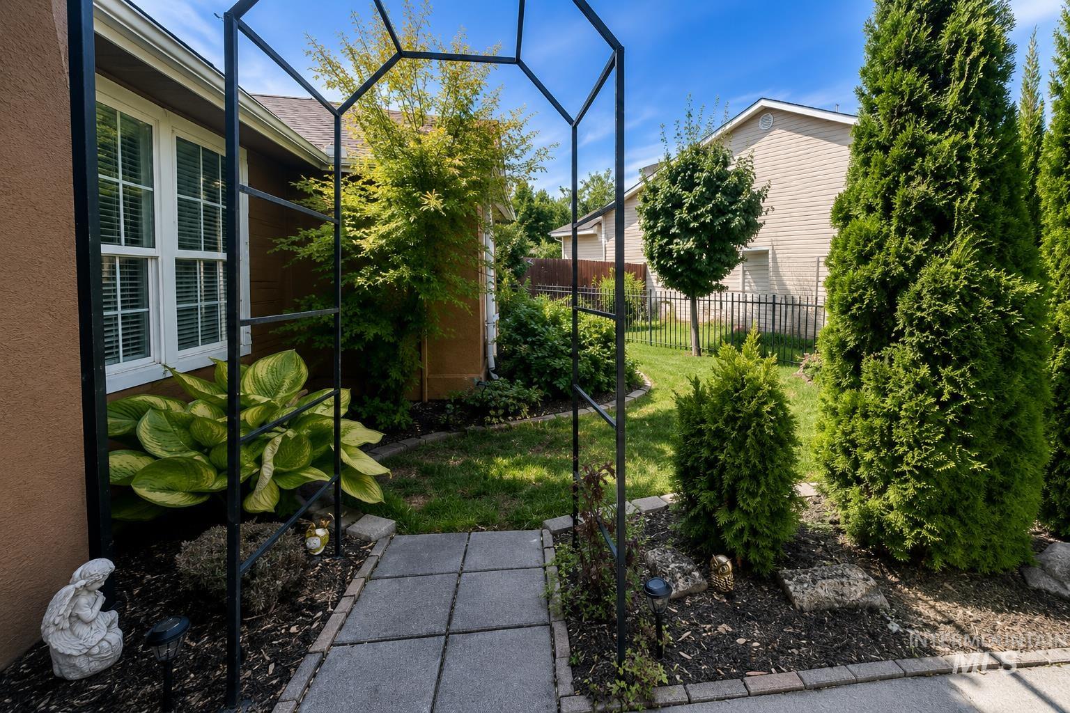 617 Cornwall Property Photo 4