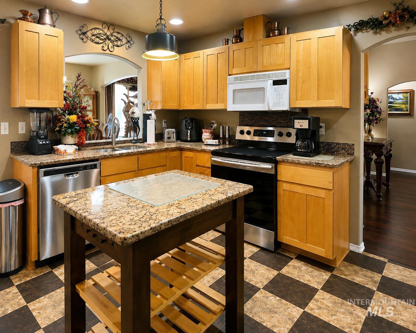 617 Cornwall Property Photo 14