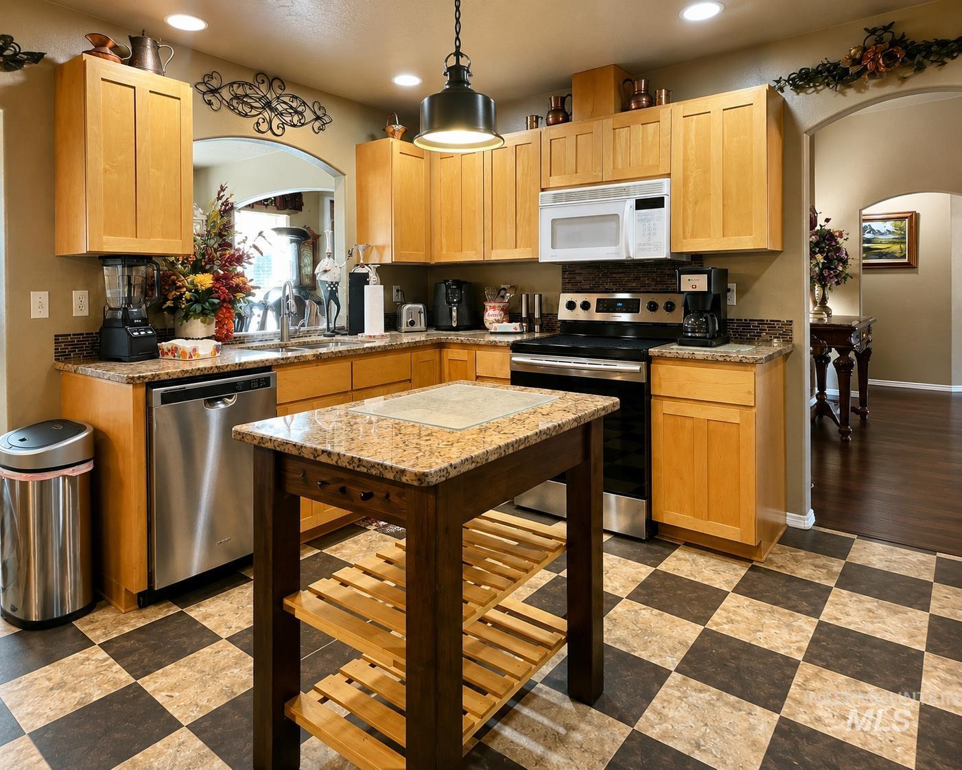 617 Cornwall Property Photo 15