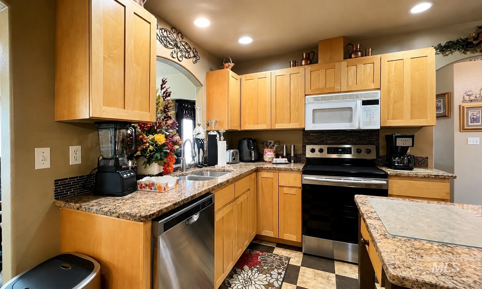 617 Cornwall Property Photo 16