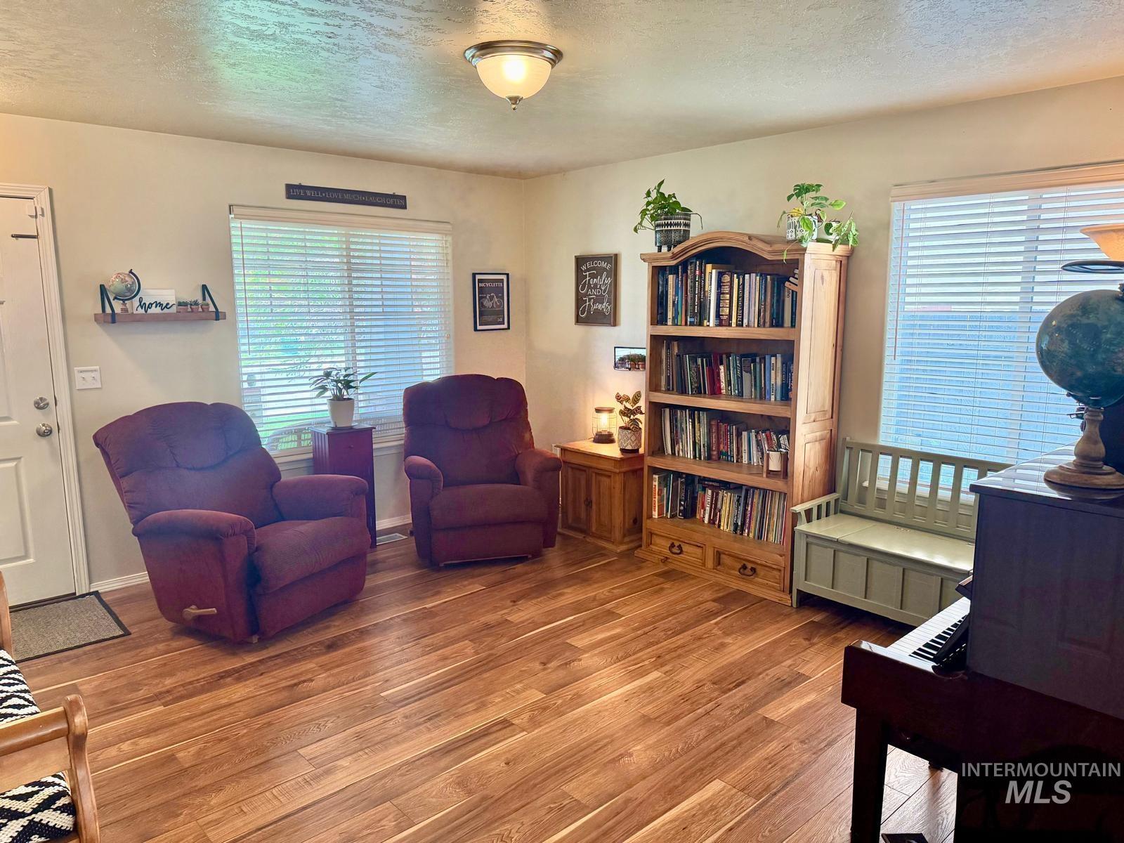 12105 W Kings Canyon St Property Photo 4