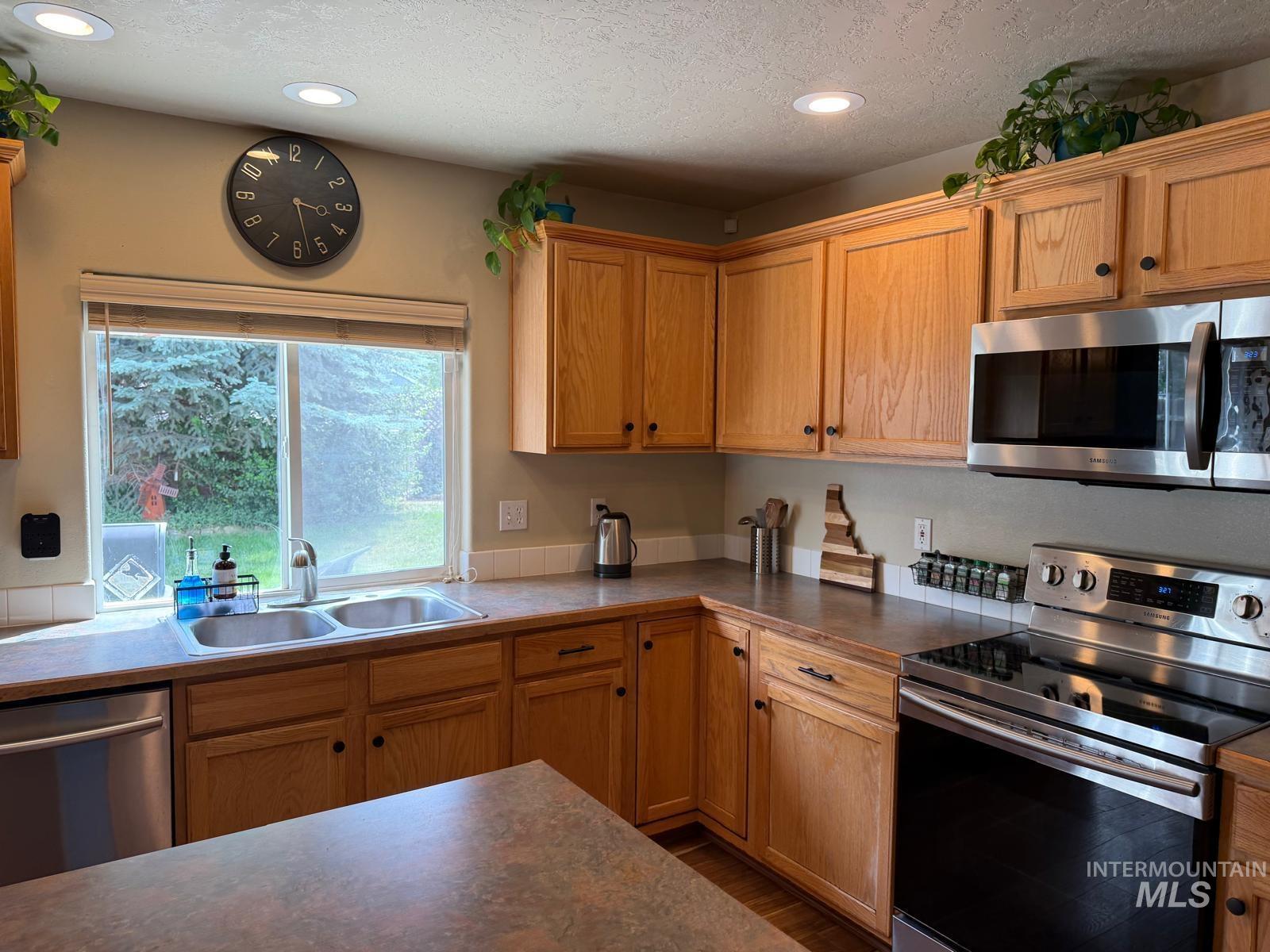 12105 W Kings Canyon St Property Photo 14