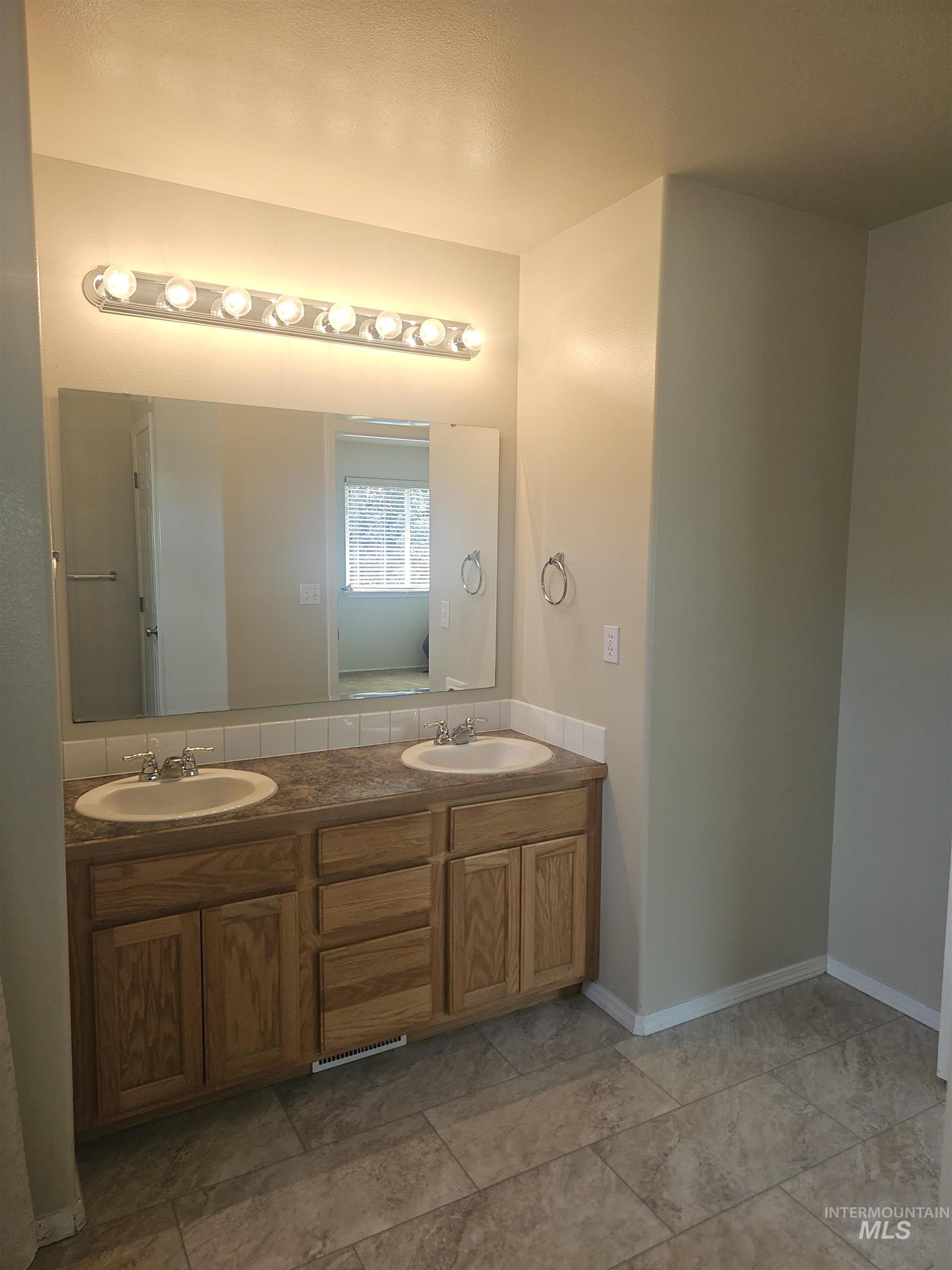 12105 W Kings Canyon St Property Photo 40