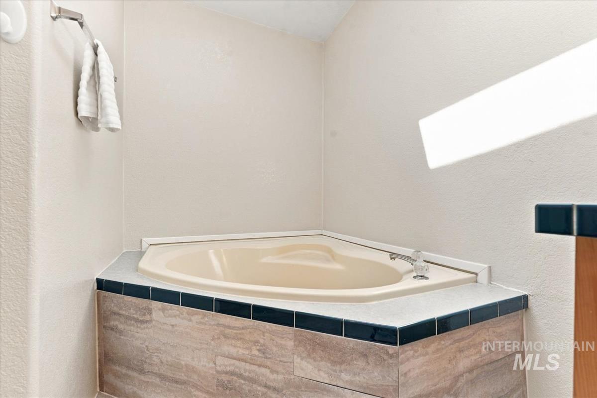 175 N 12th E Property Photo 18