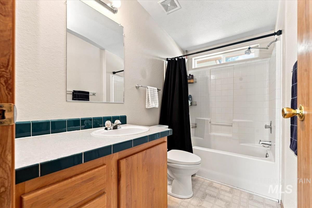 175 N 12th E Property Photo 21