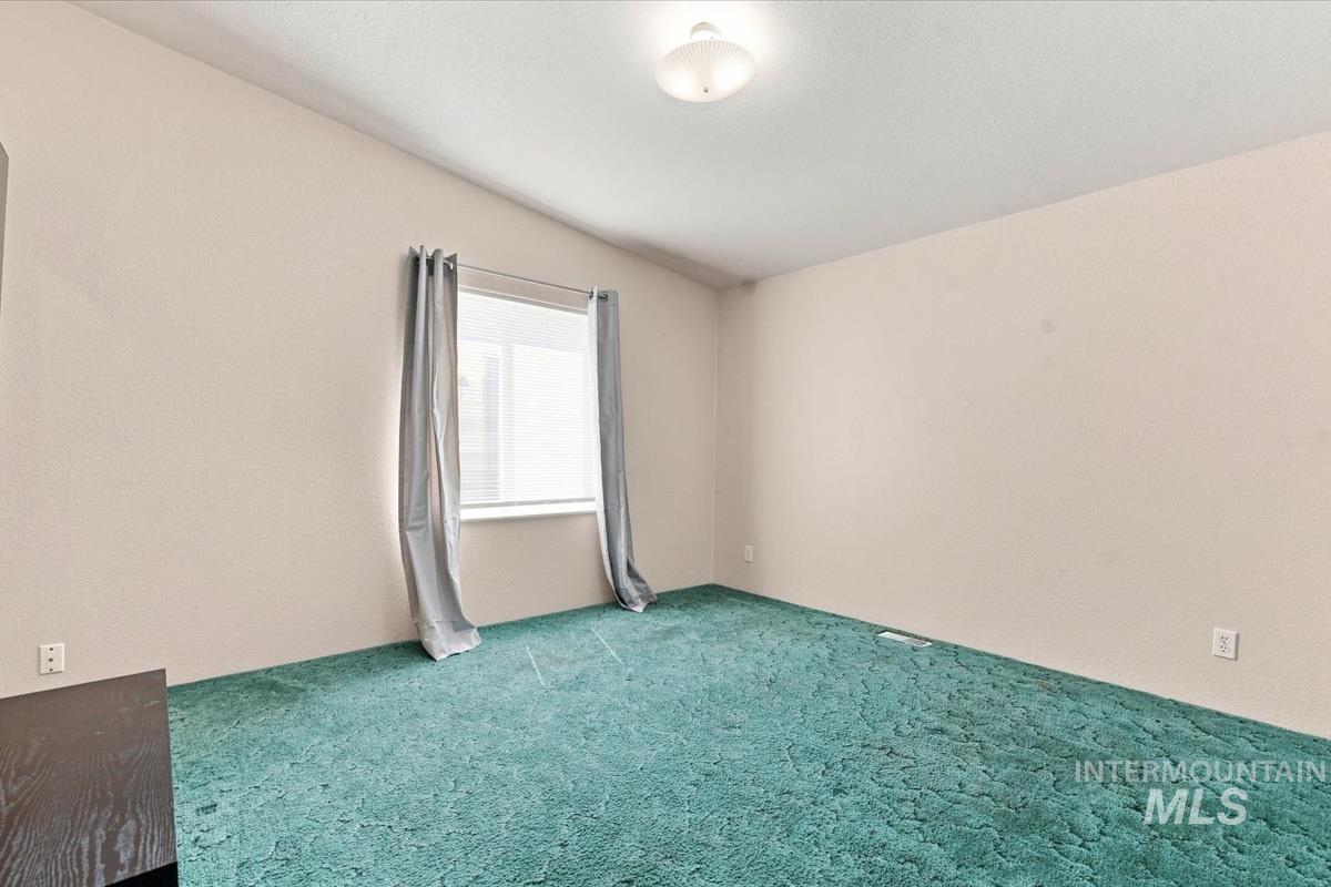 175 N 12th E Property Photo 22