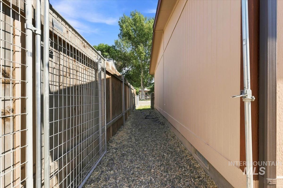 175 N 12th E Property Photo 26