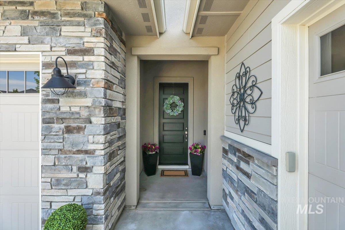 7811 W Corinthia St Property Photo 8