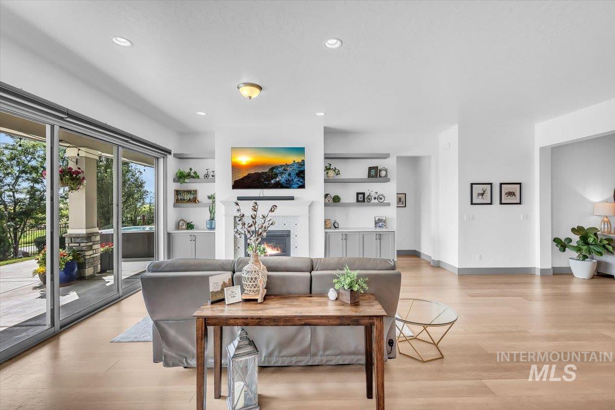 7811 W Corinthia St Property Photo 11