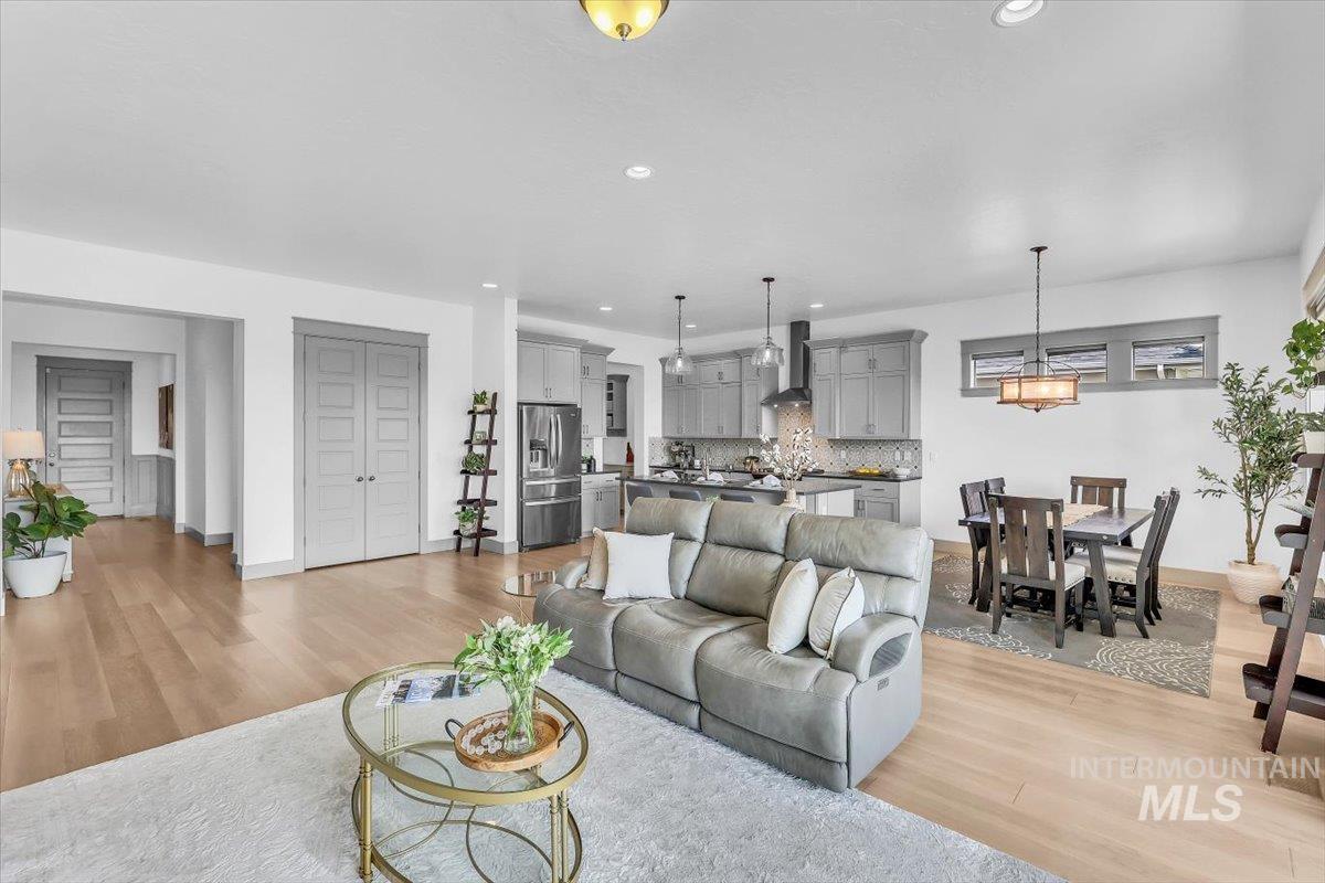 7811 W Corinthia St Property Photo 13