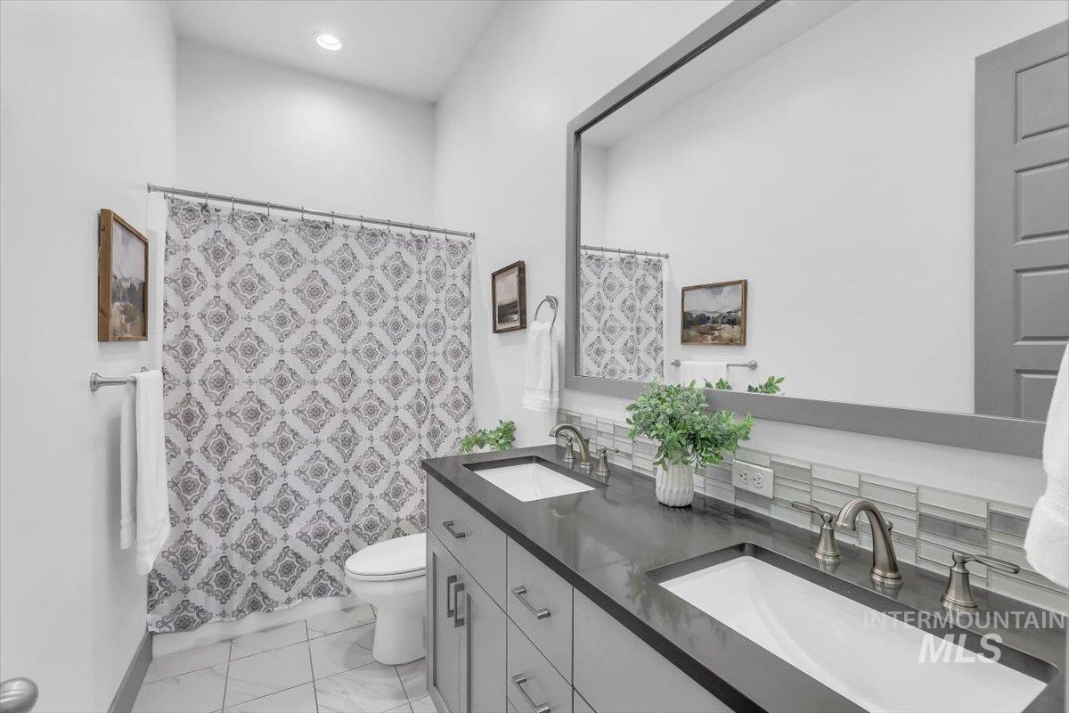 7811 W Corinthia St Property Photo 22