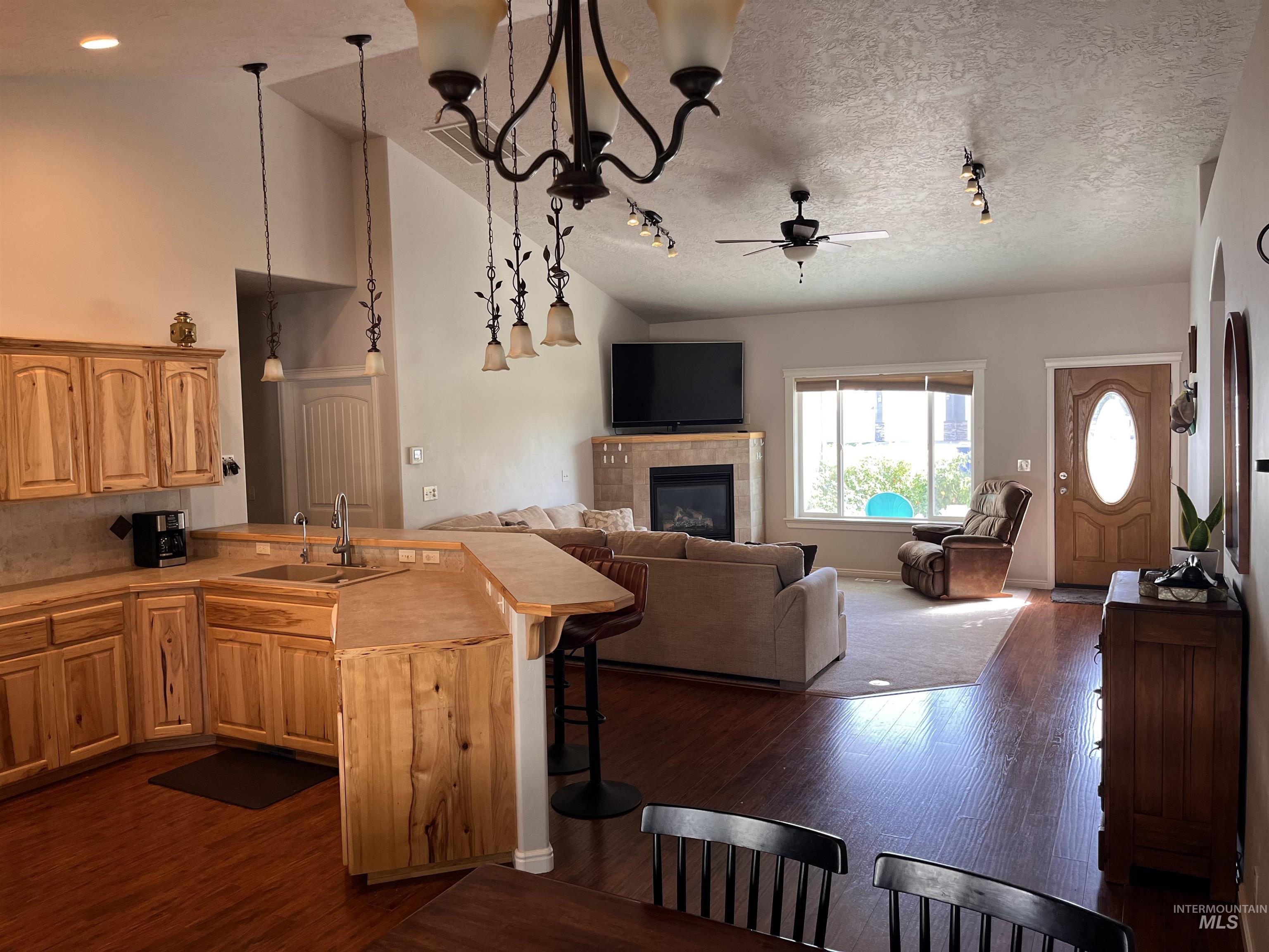 2707 Driftwood Dr. Property Photo 6