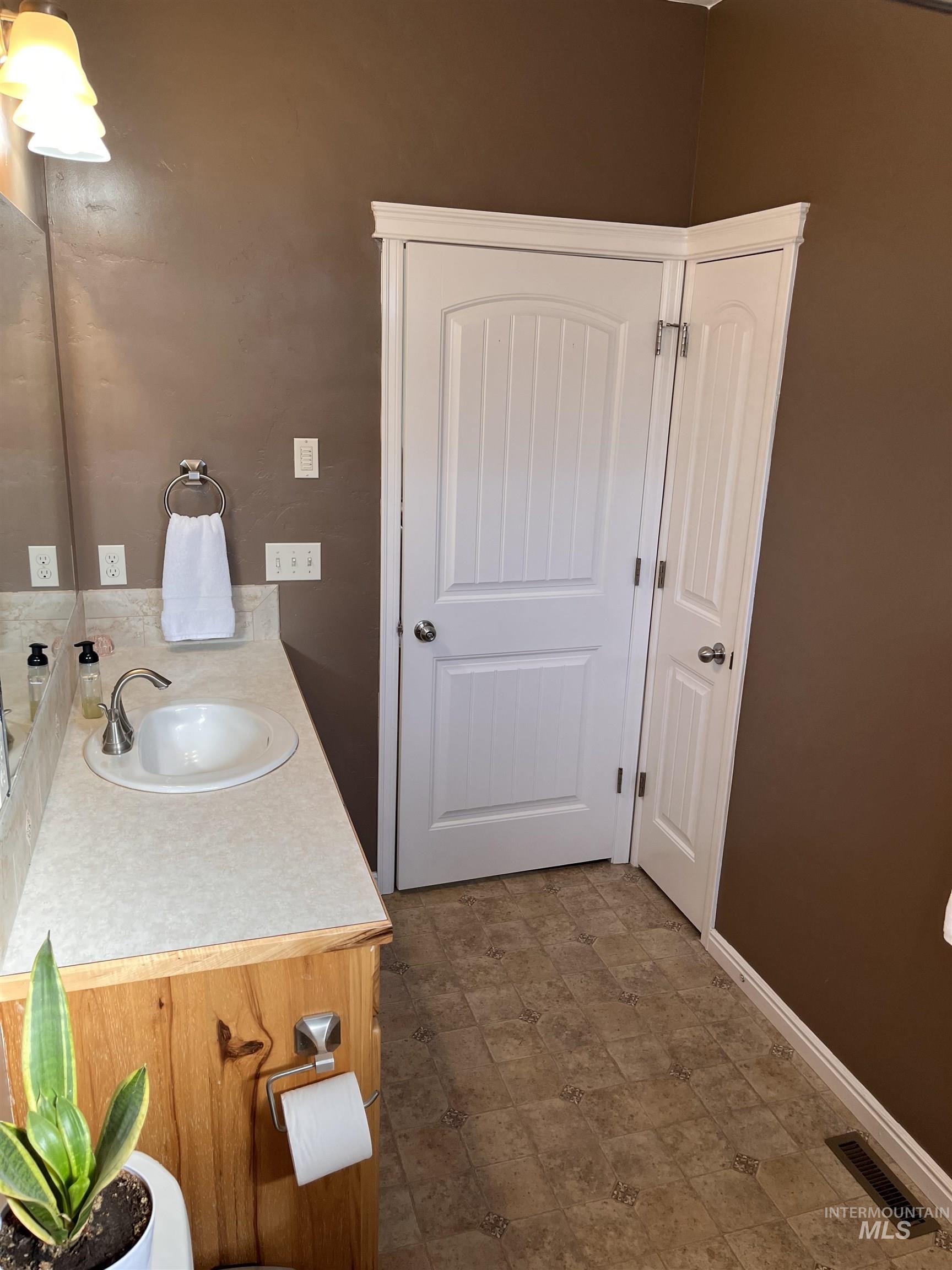 2707 Driftwood Dr. Property Photo 11