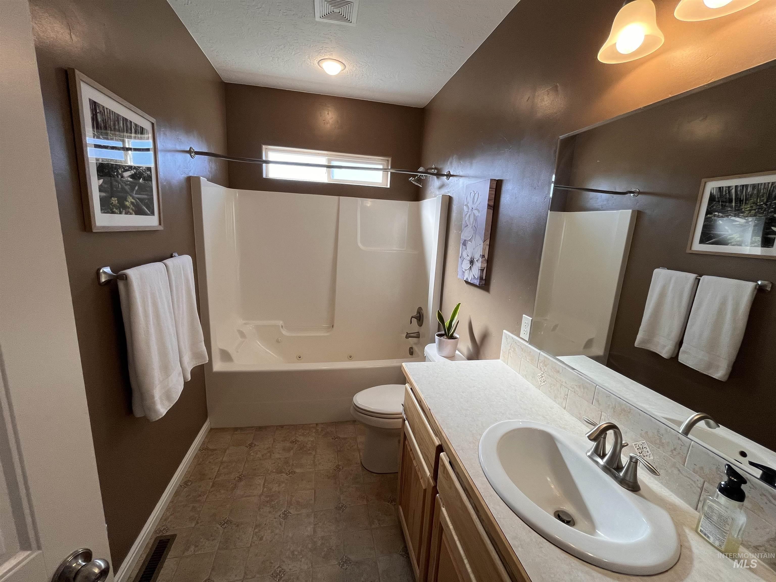 2707 Driftwood Dr. Property Photo 12