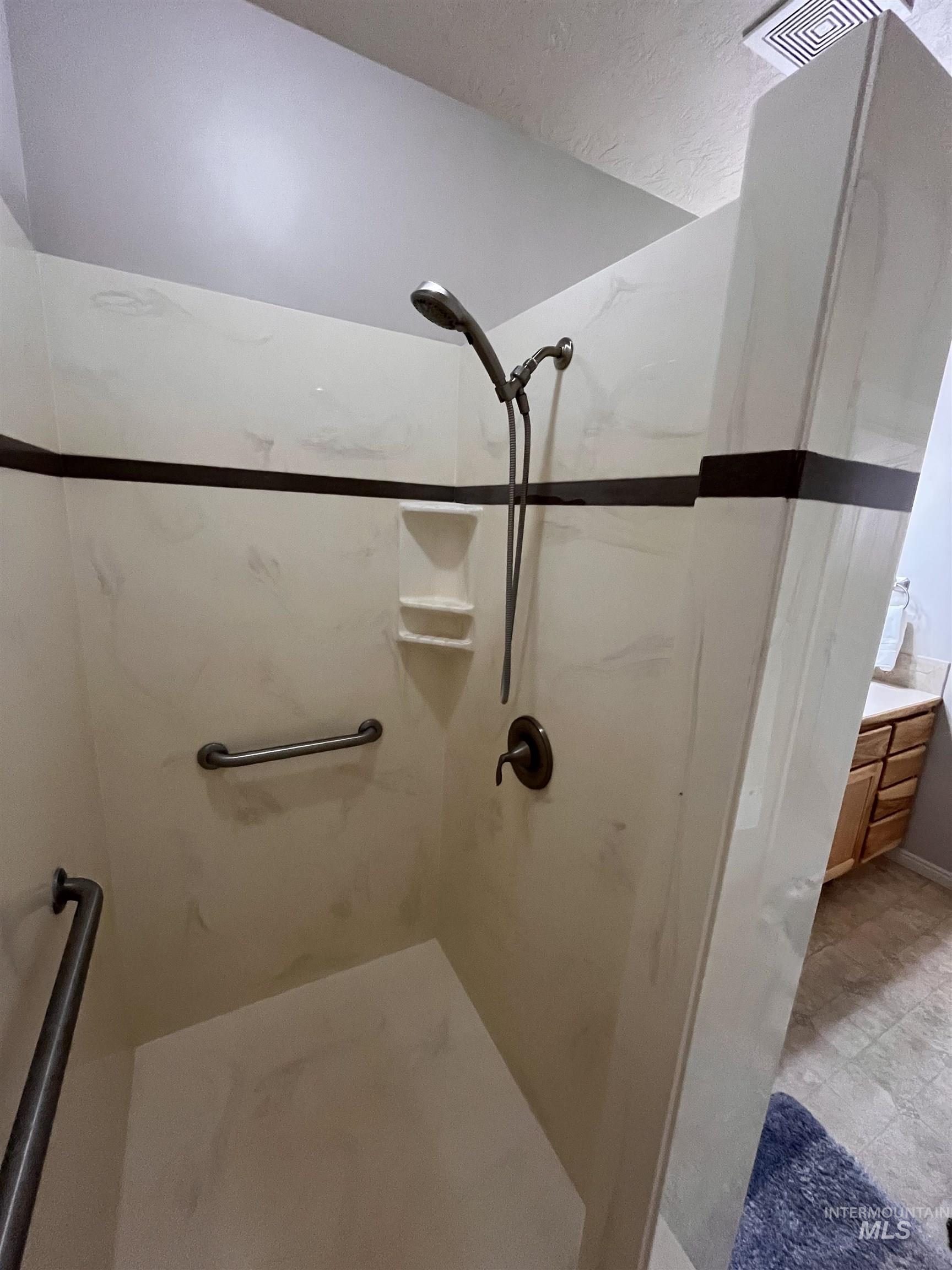 2707 Driftwood Dr. Property Photo 13