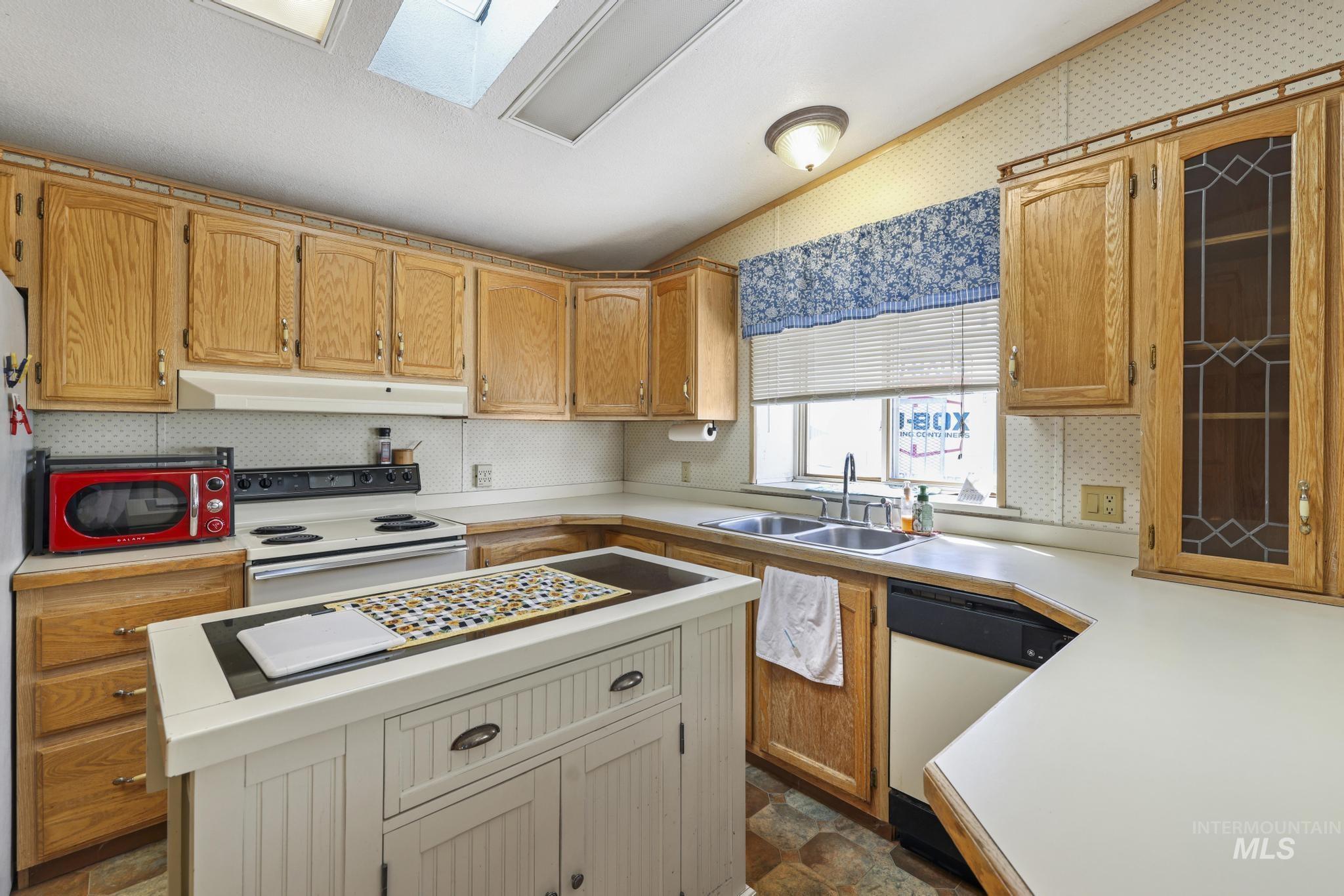 192 W Caswell Property Photo 1