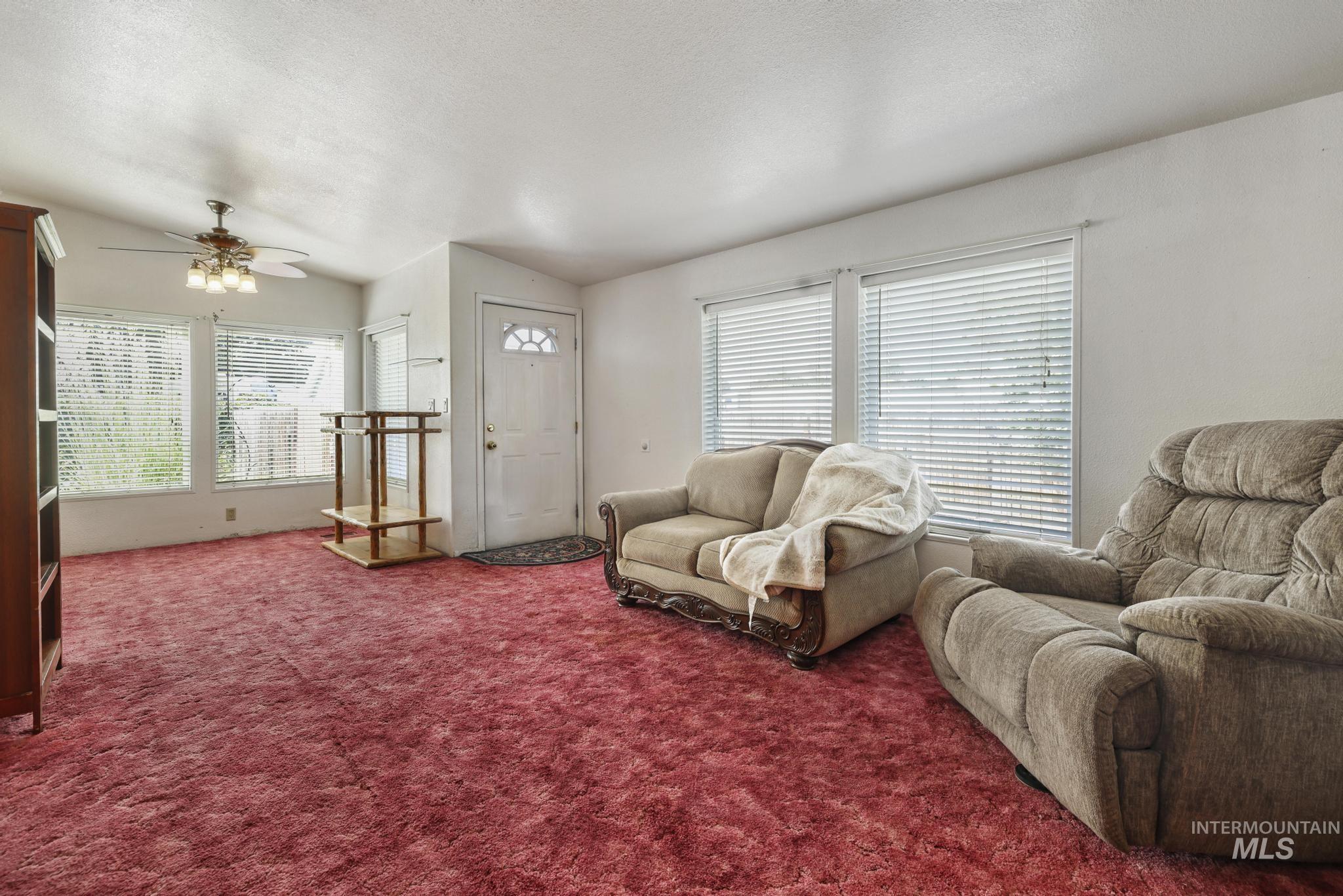 192 W Caswell Property Photo 4