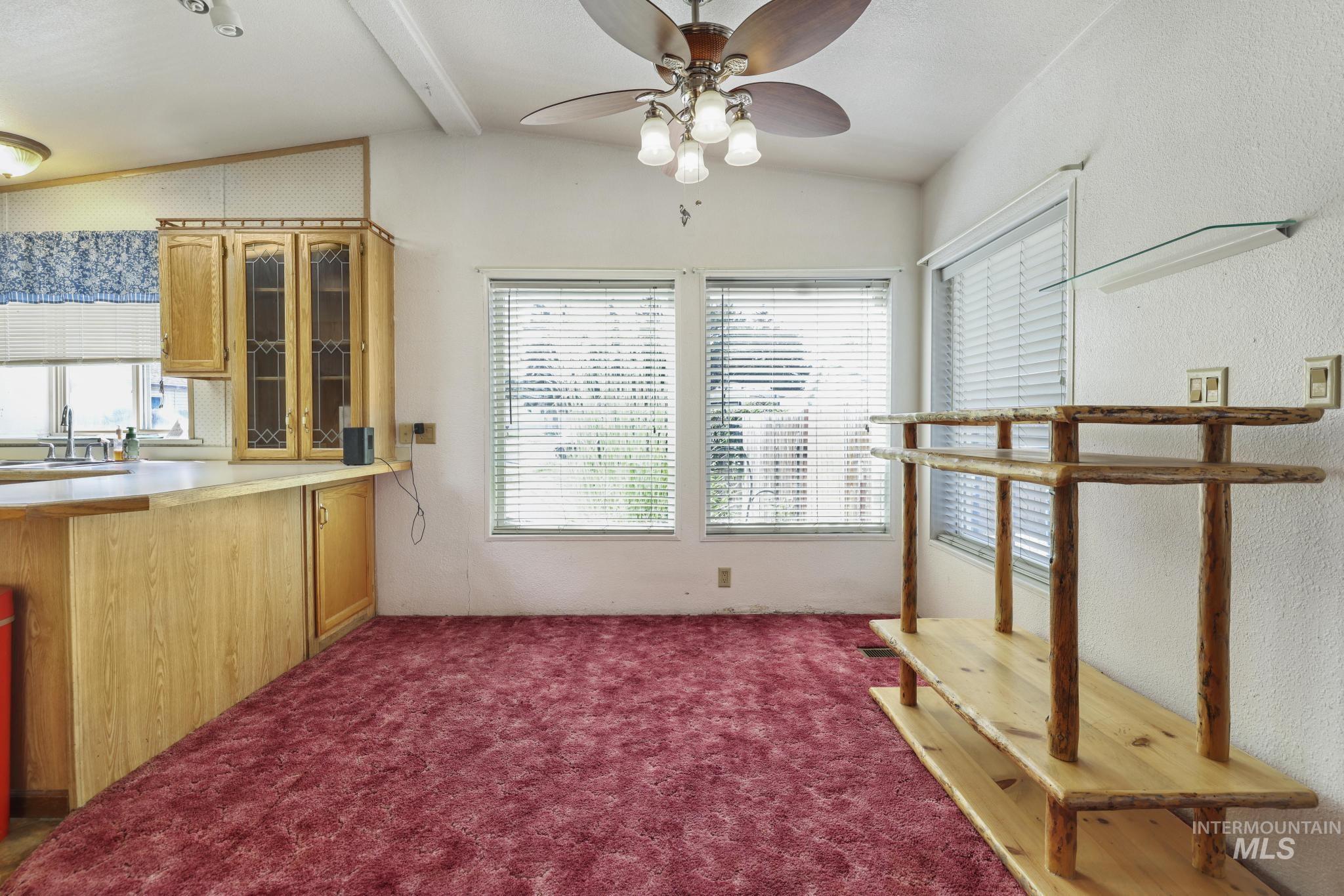 192 W Caswell Property Photo 5