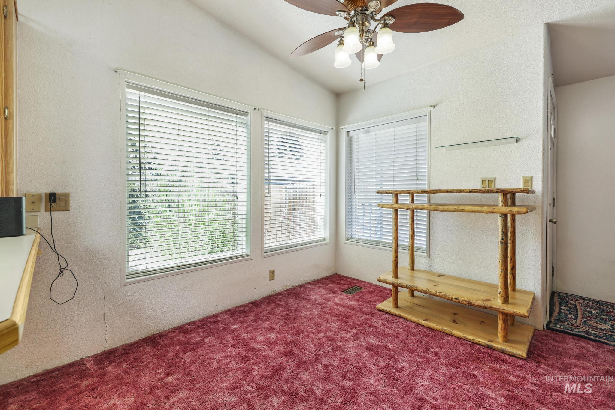 192 W Caswell Property Photo 6