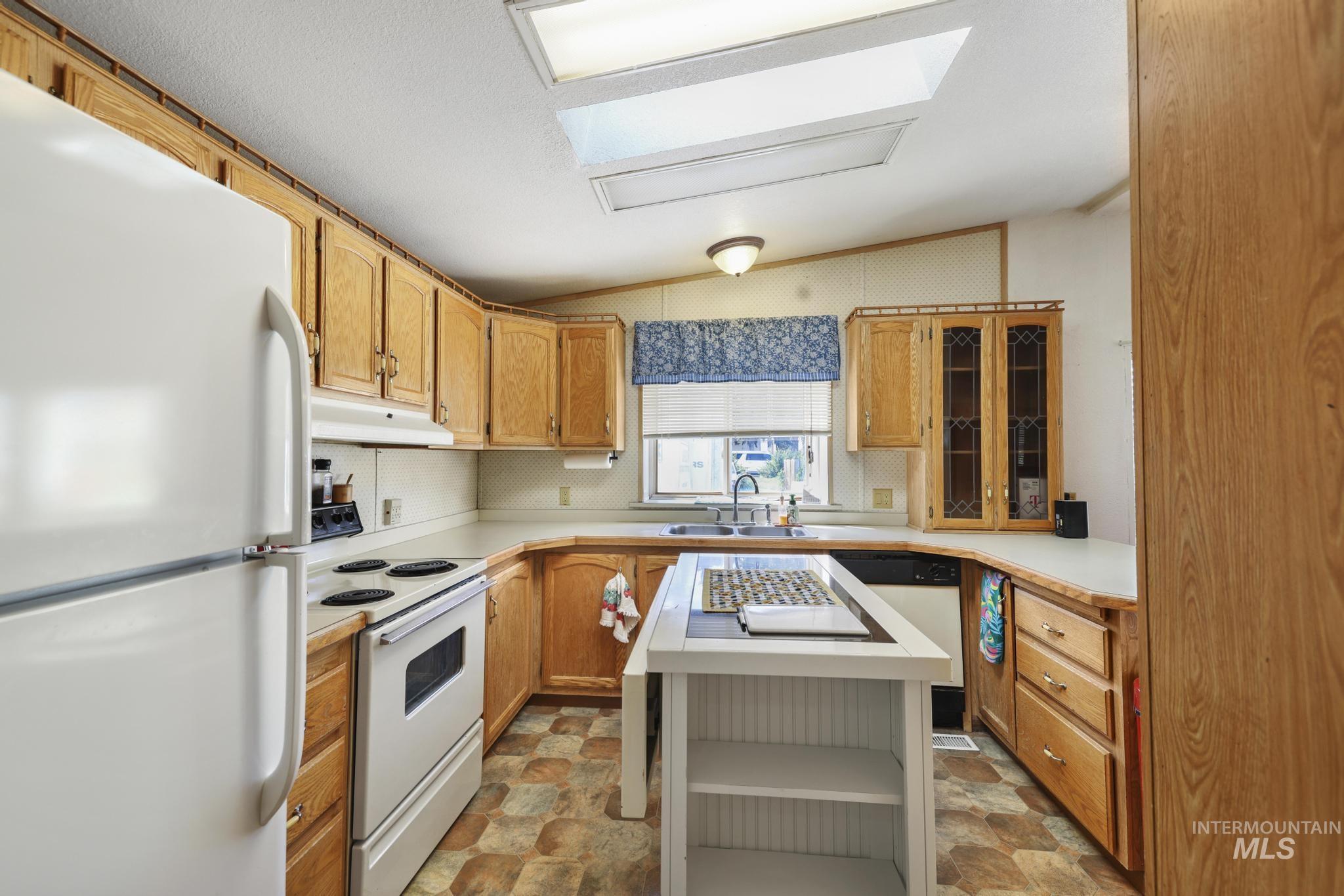 192 W Caswell Property Photo 10
