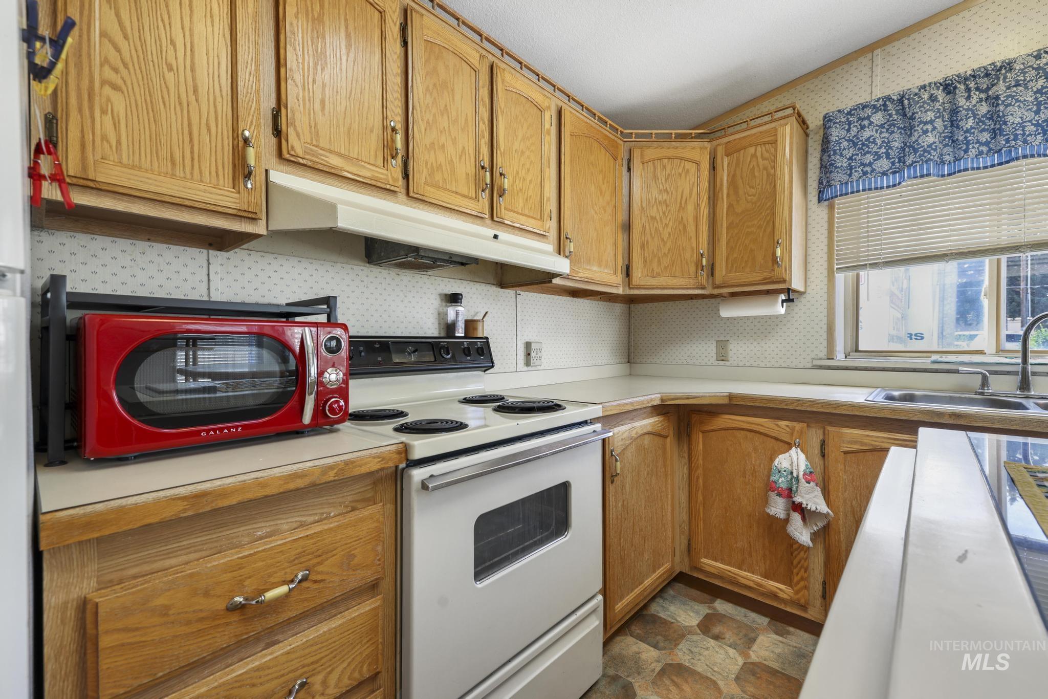 192 W Caswell Property Photo 12