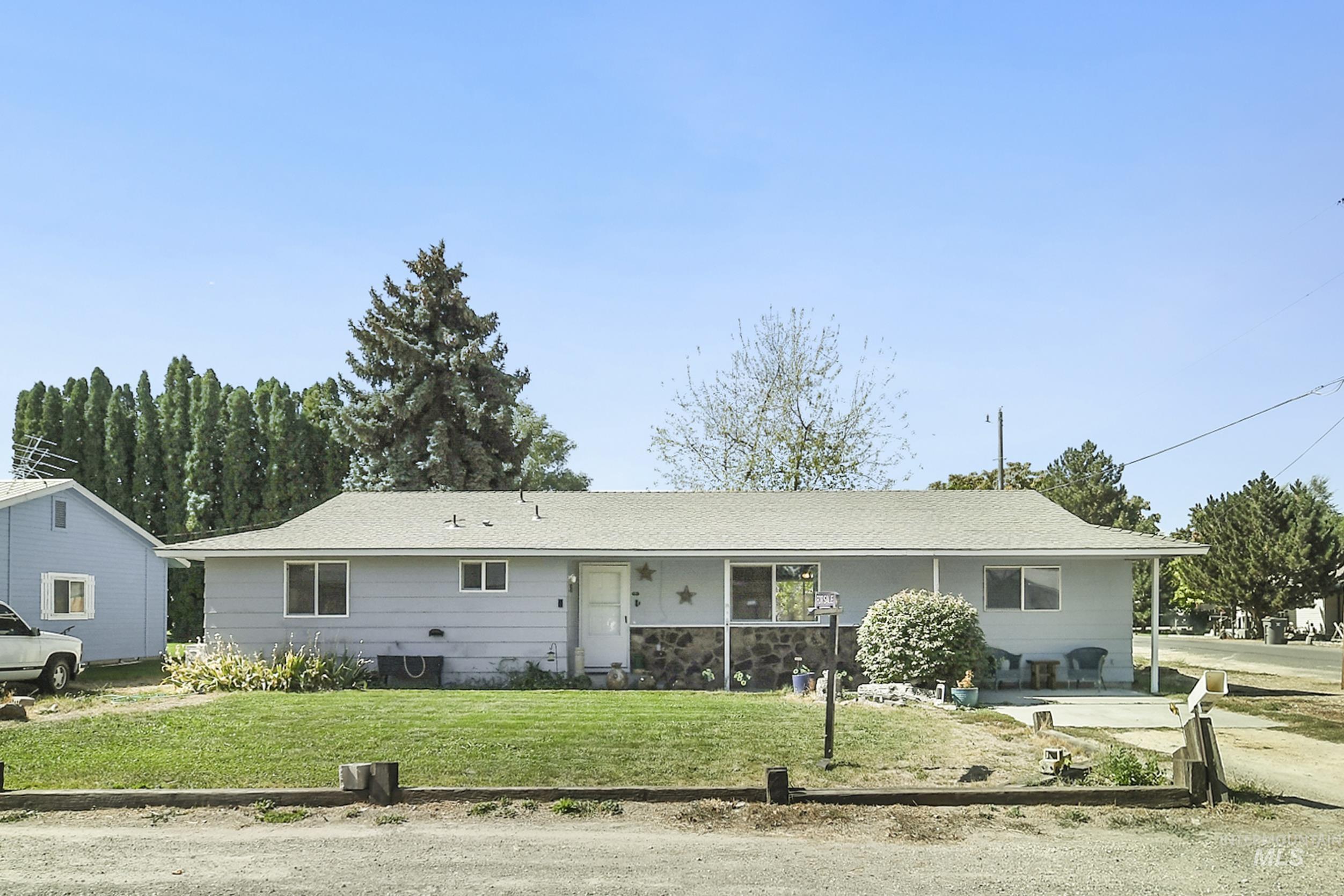 203 1st Ave W Property Photo 1