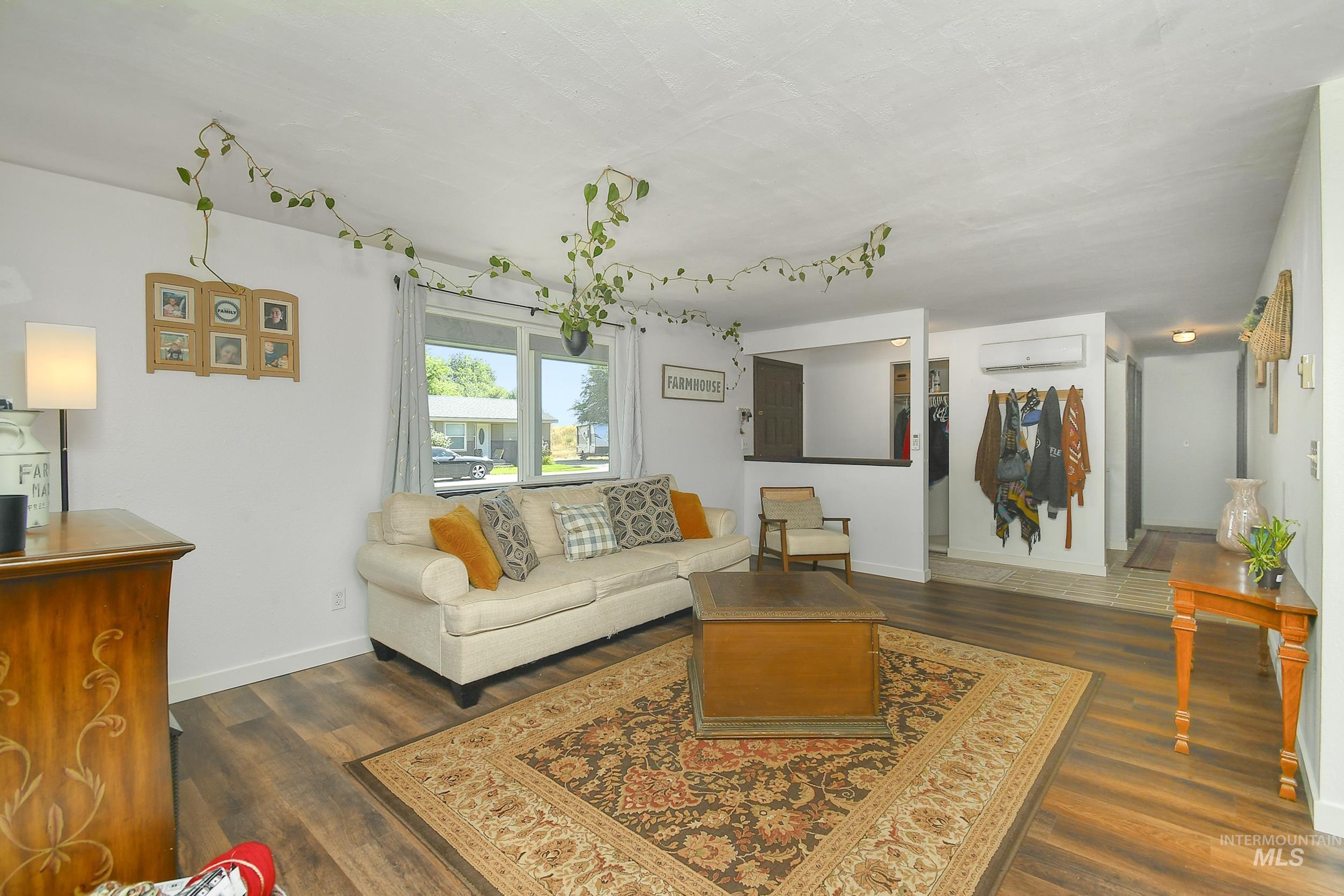 203 1st Ave W Property Photo 4