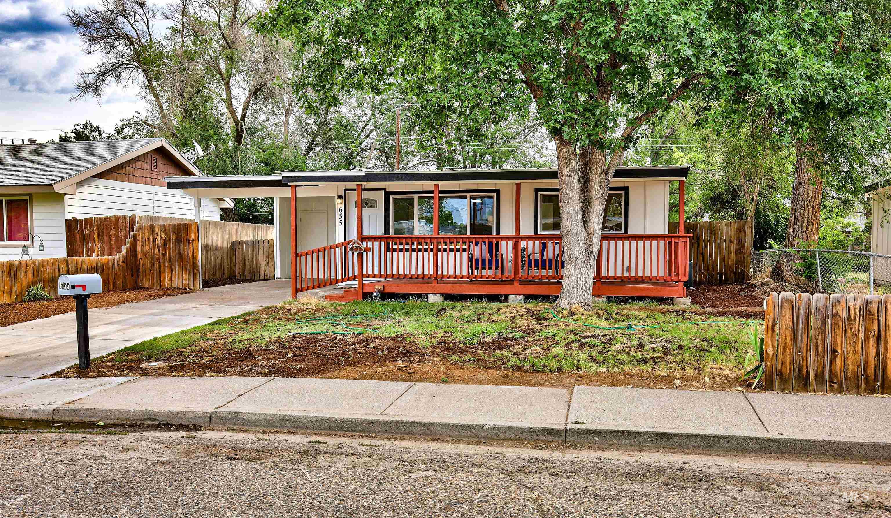 655 S 13th Property Photo 1