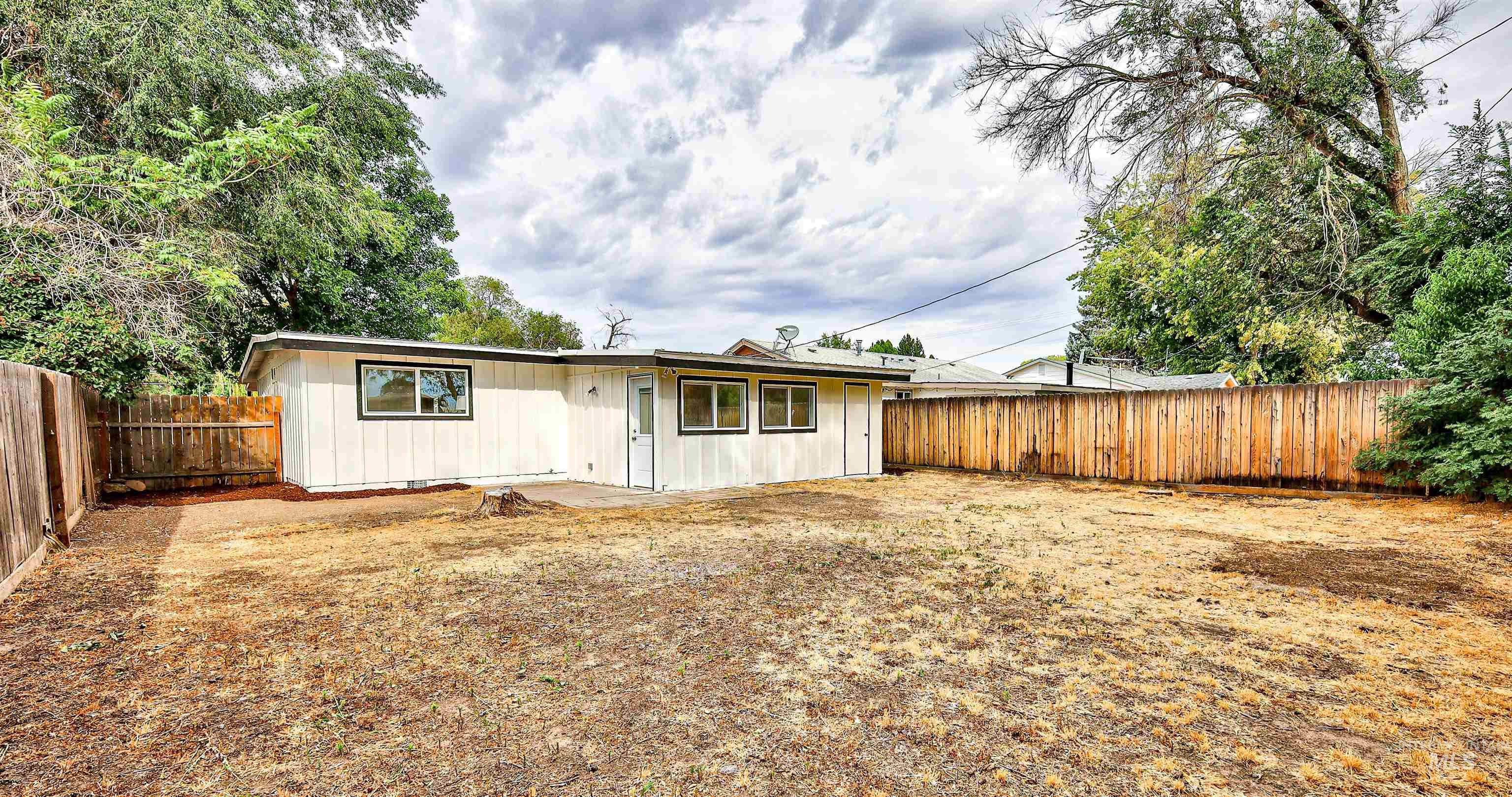655 S 13th Property Photo 17