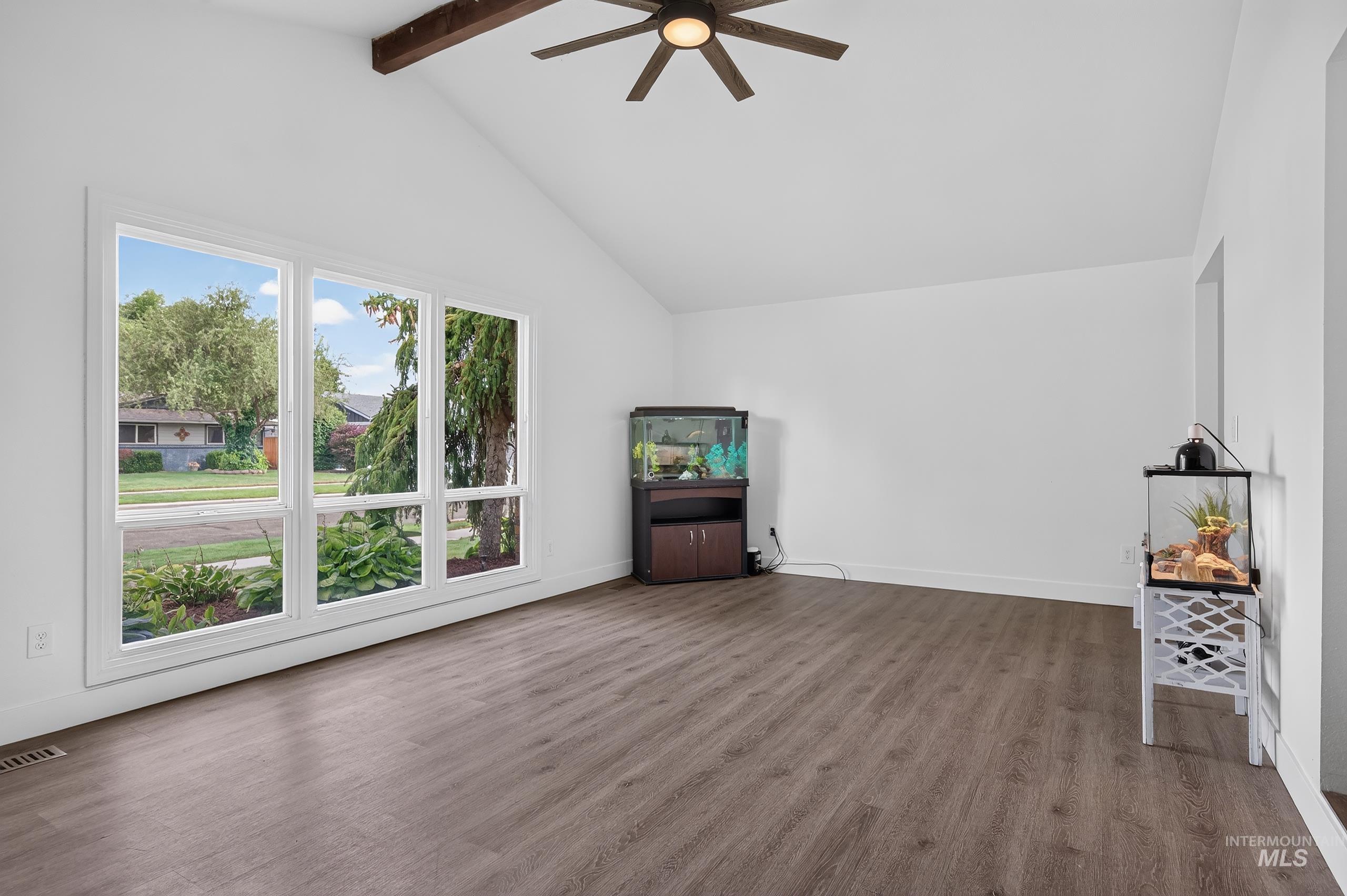 935 Farrington Dr Property Photo 8