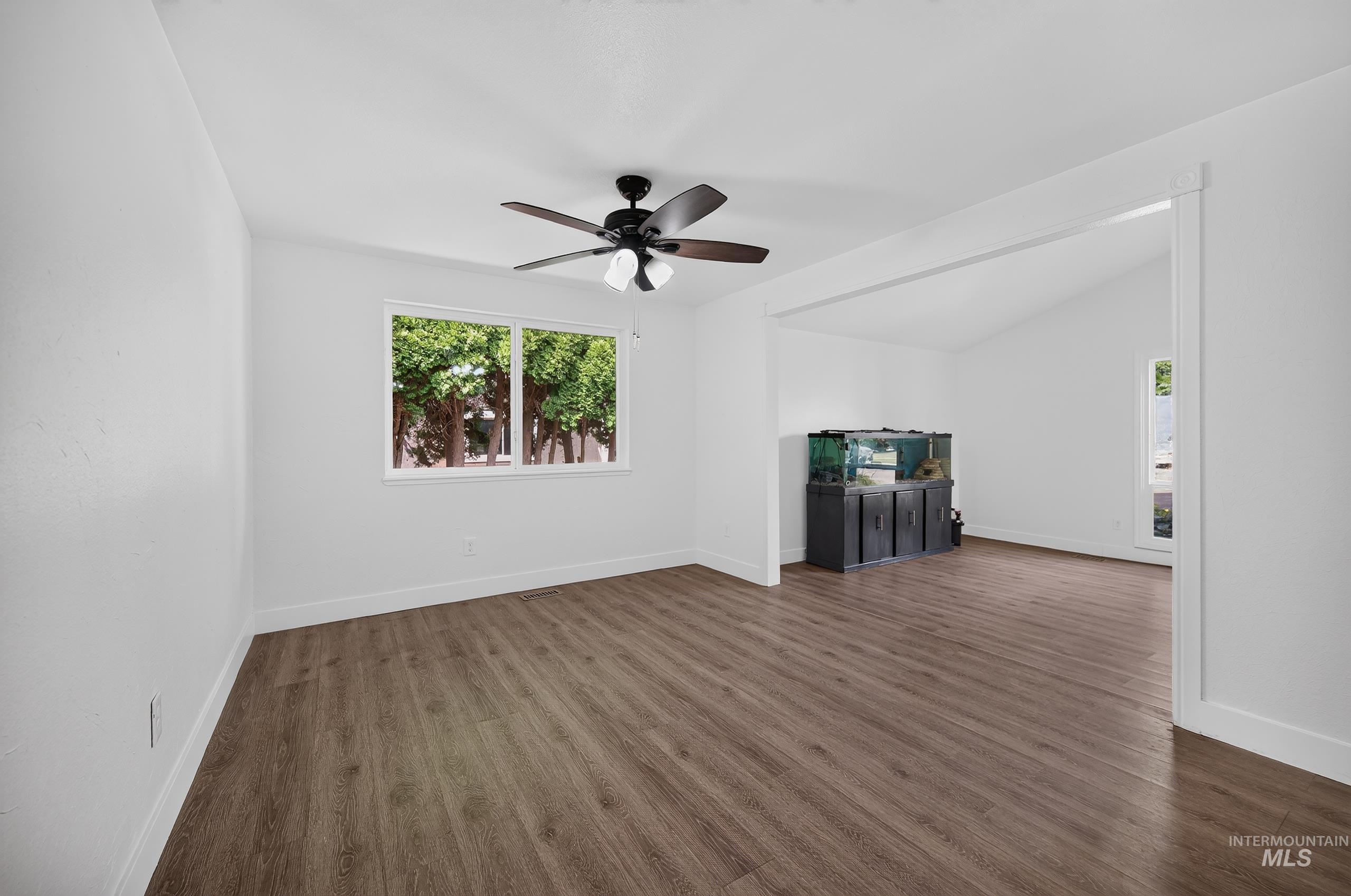 935 Farrington Dr Property Photo 10