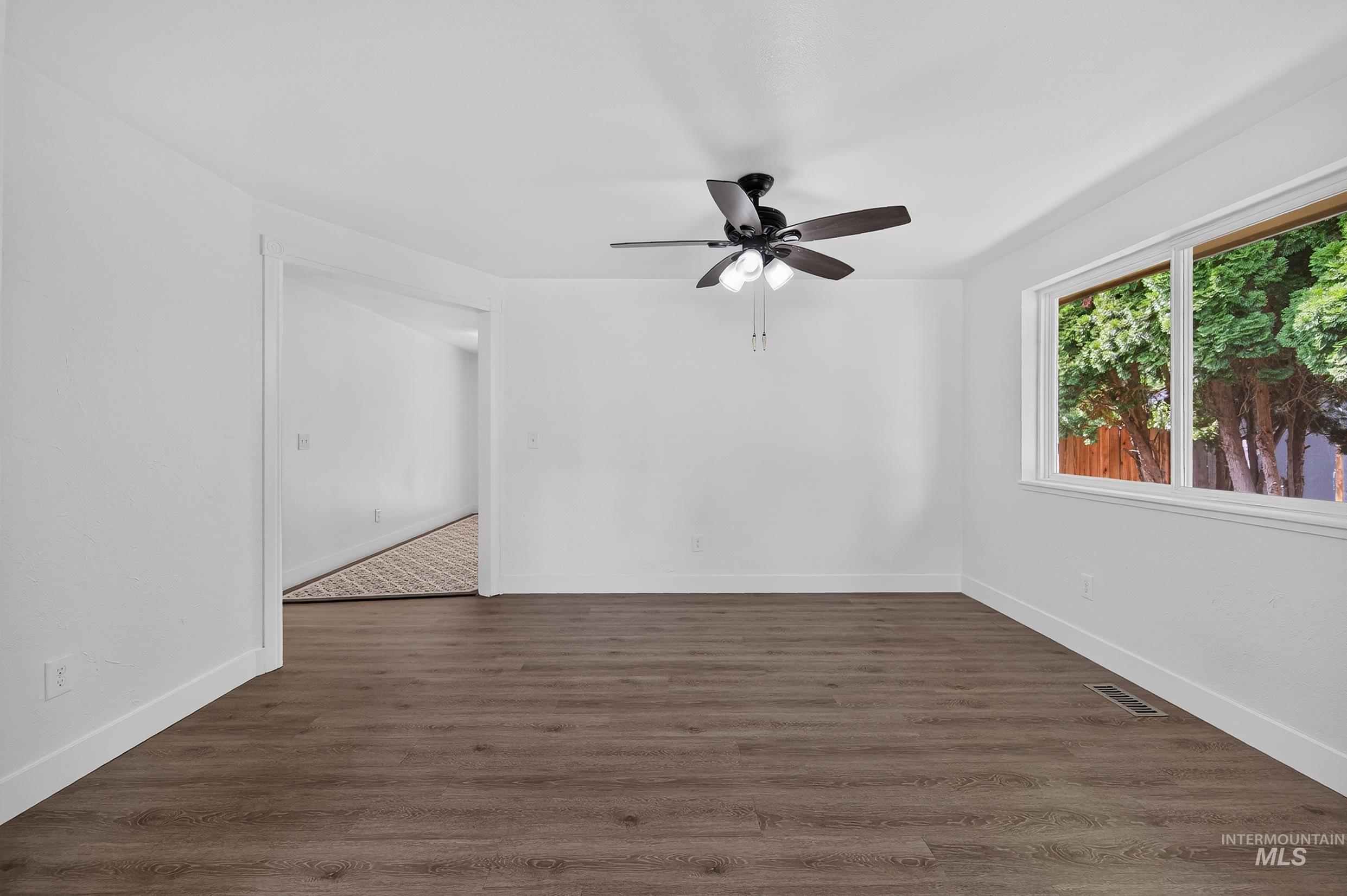 935 Farrington Dr Property Photo 11