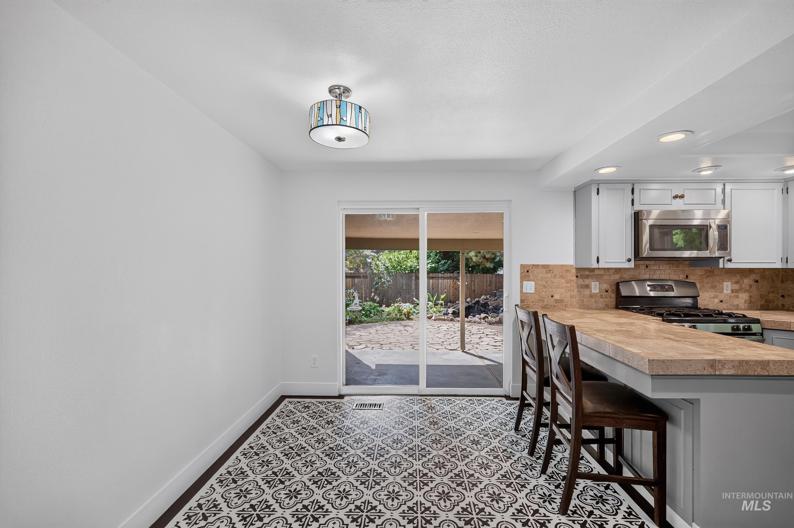 935 Farrington Dr Property Photo 18