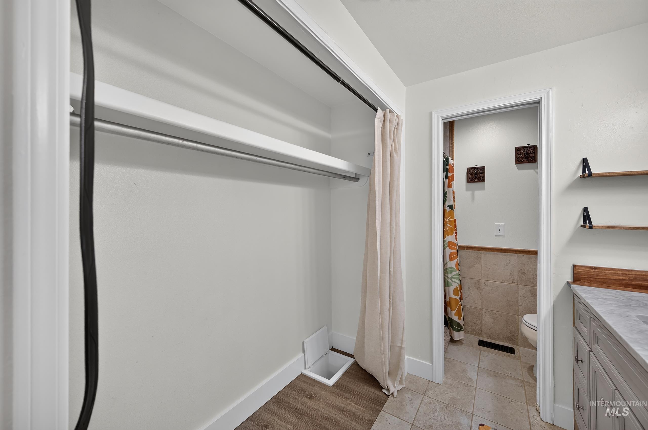 935 Farrington Dr Property Photo 23