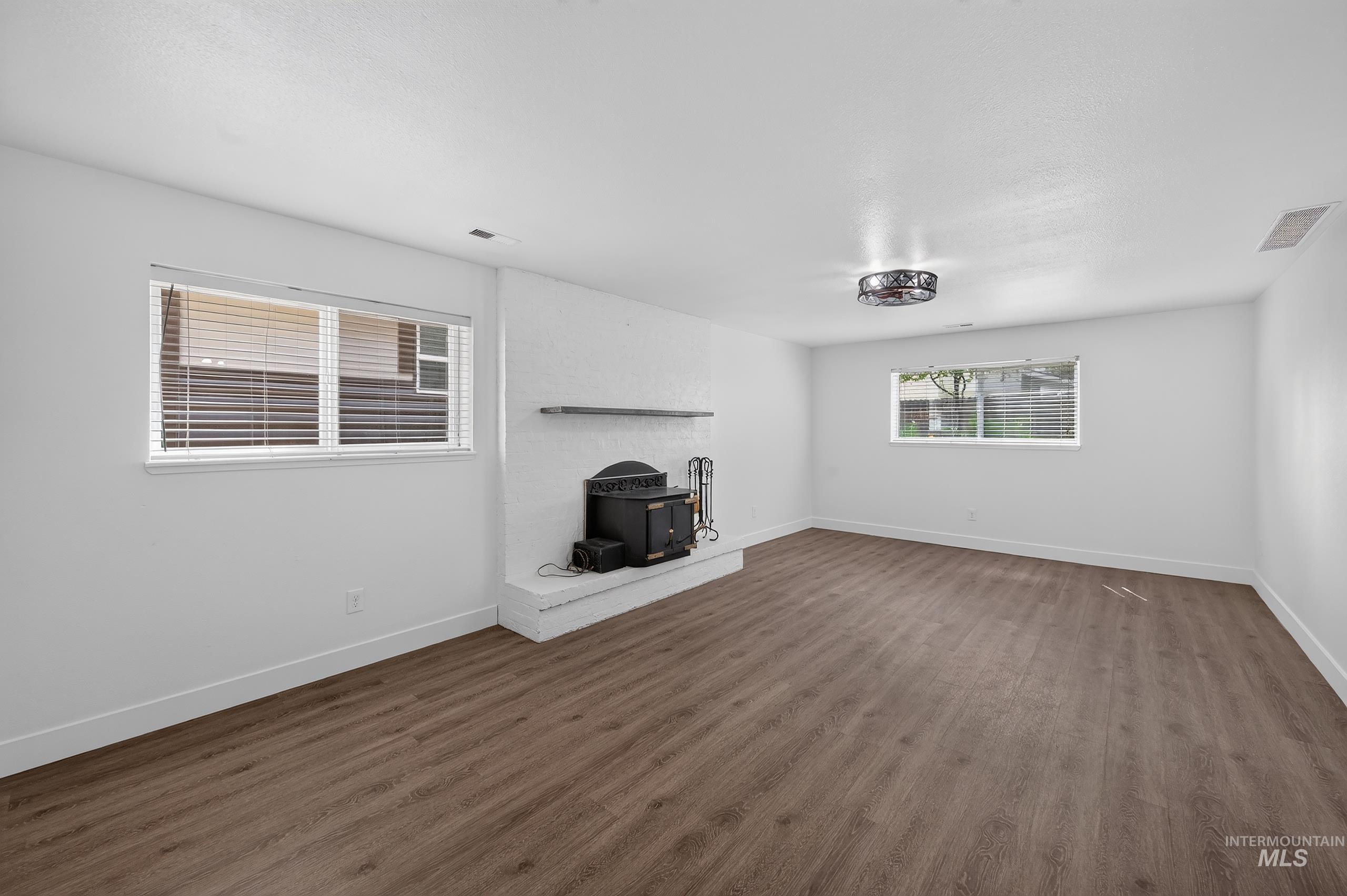 935 Farrington Dr Property Photo 30