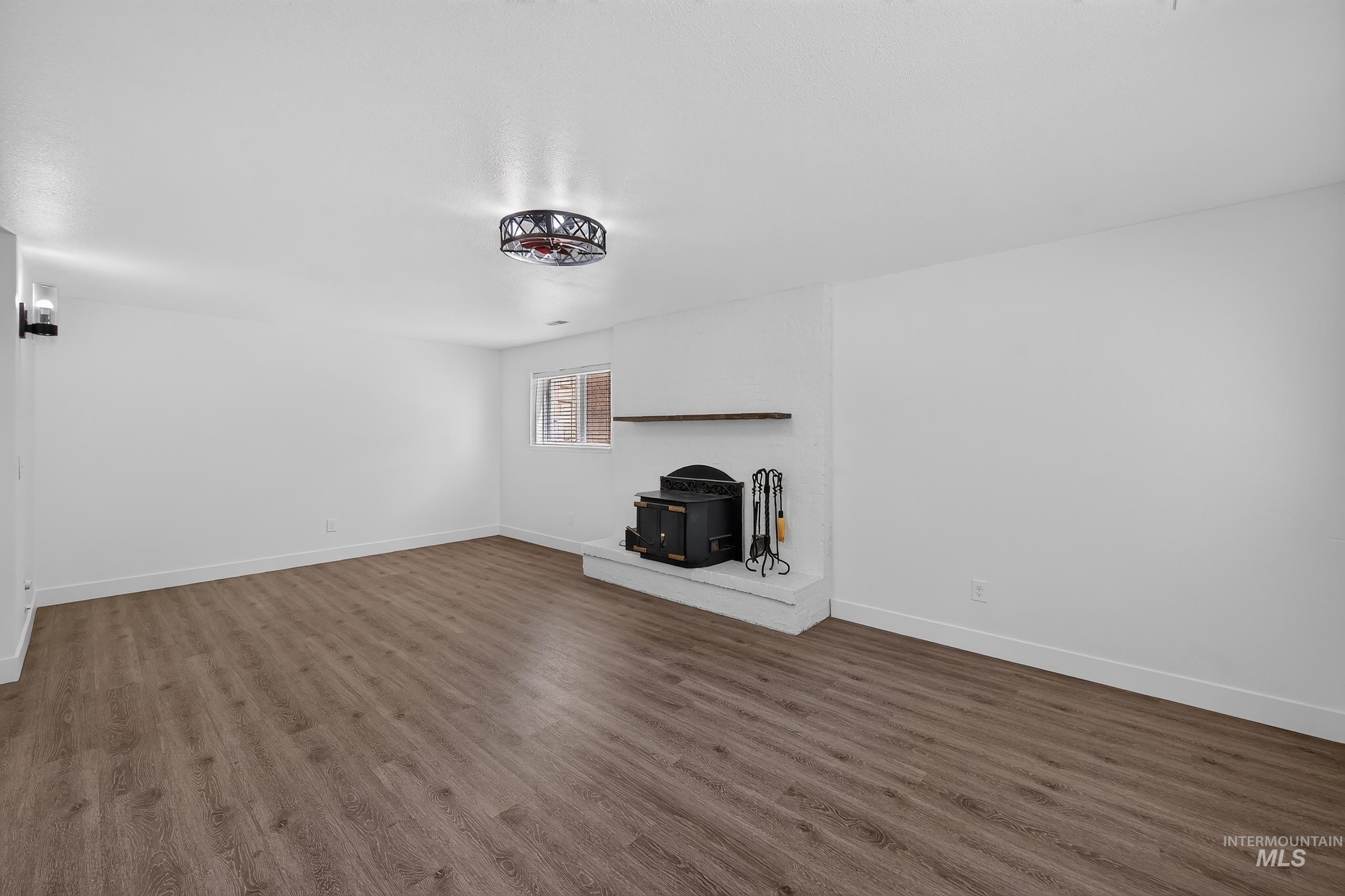 935 Farrington Dr Property Photo 32