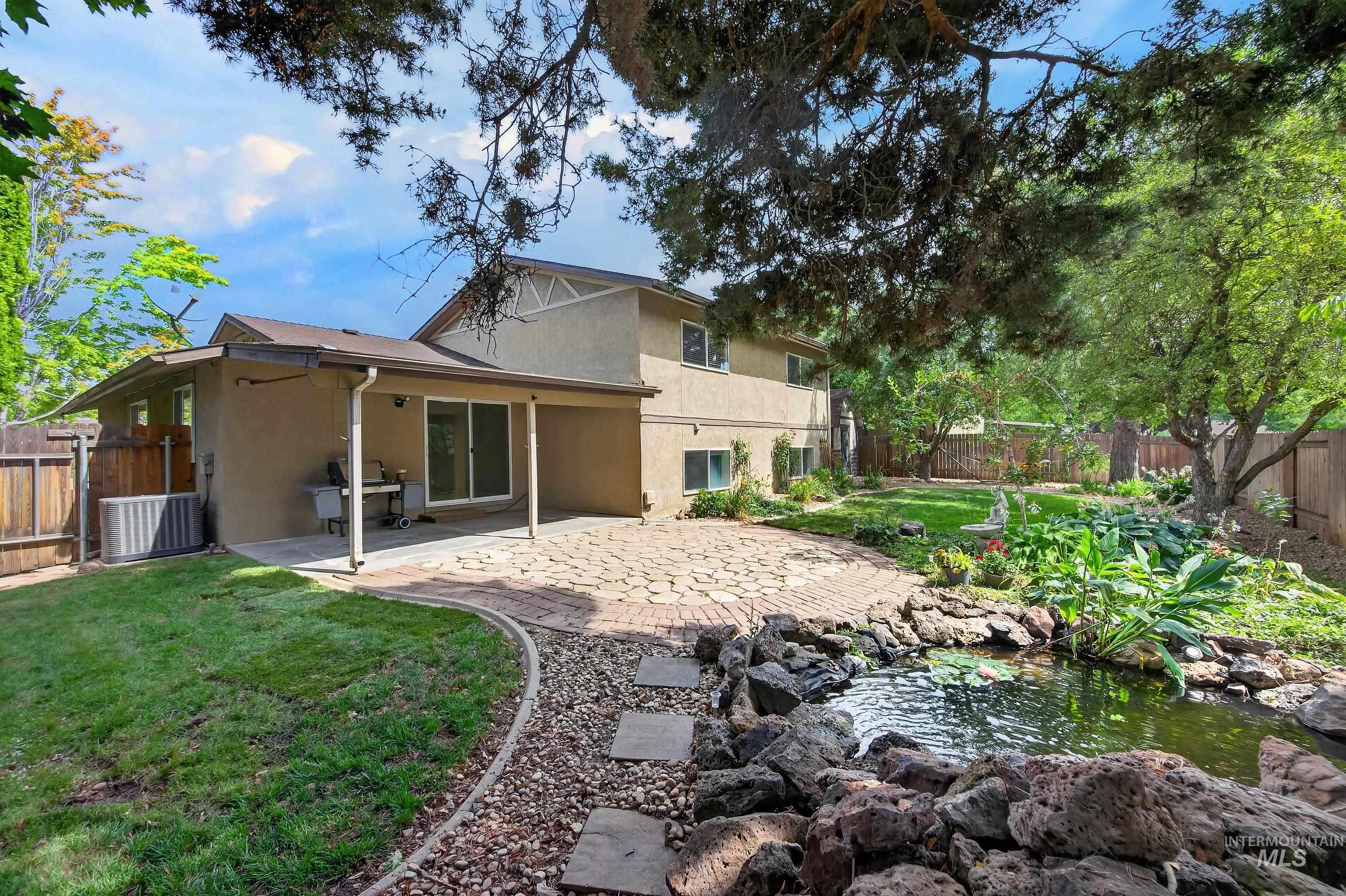 935 Farrington Dr Property Photo 38