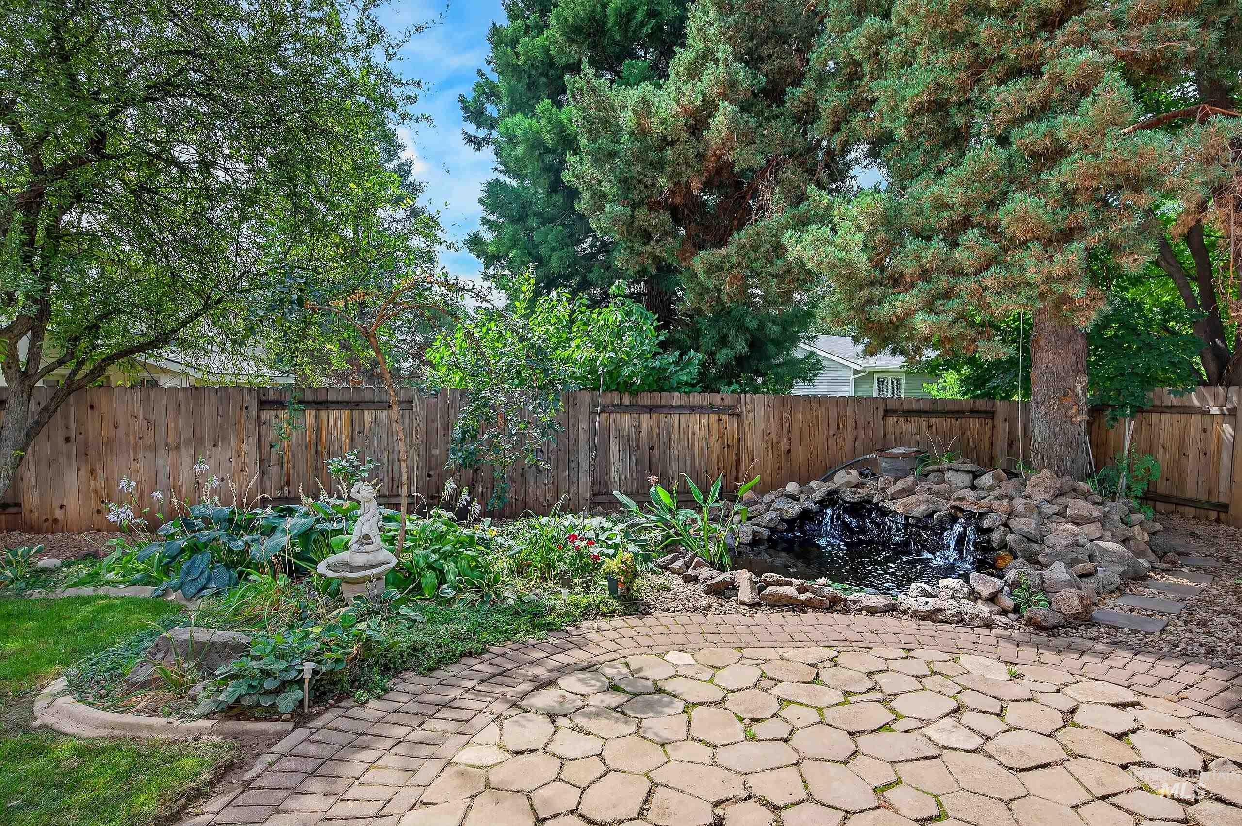 935 Farrington Dr Property Photo 41