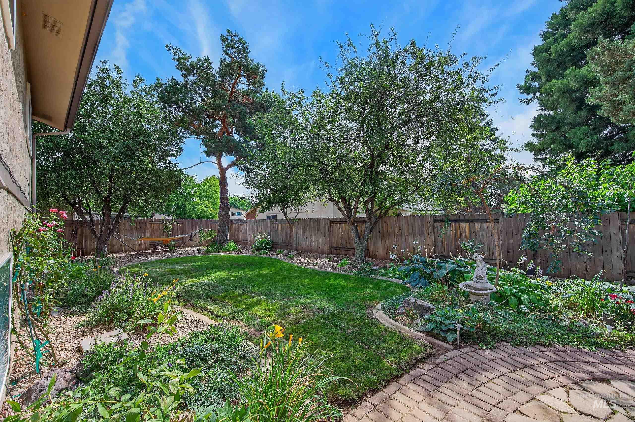 935 Farrington Dr Property Photo 44